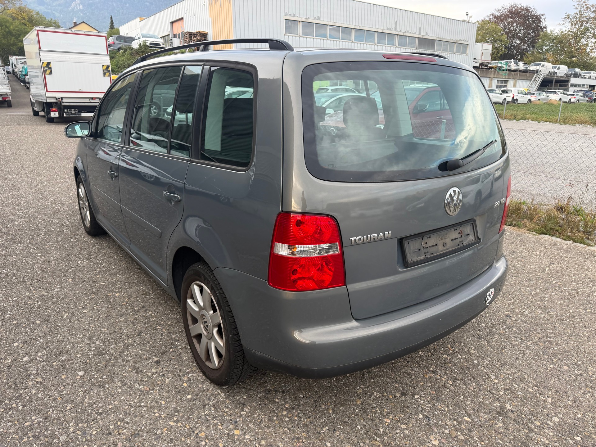 VW Touran 2.0 TDI Trendline ** Klima-auto ** Tempomat ** 10x Airbag ** B04 **-image-9