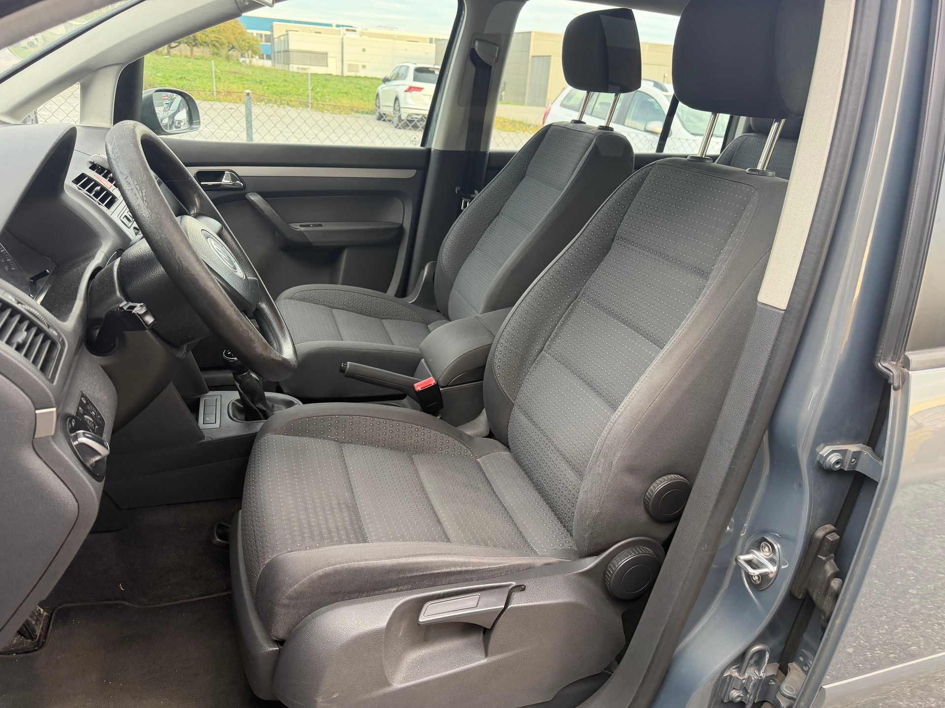 VW Touran 2.0 TDI Trendline ** Klima-auto ** Tempomat ** 10x Airbag ** B04 **-image-6