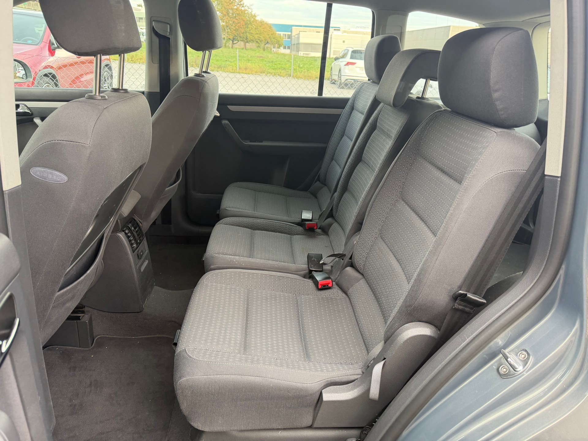 VW Touran 2.0 TDI Trendline ** Klima-auto ** Tempomat ** 10x Airbag ** B04 **-image-2