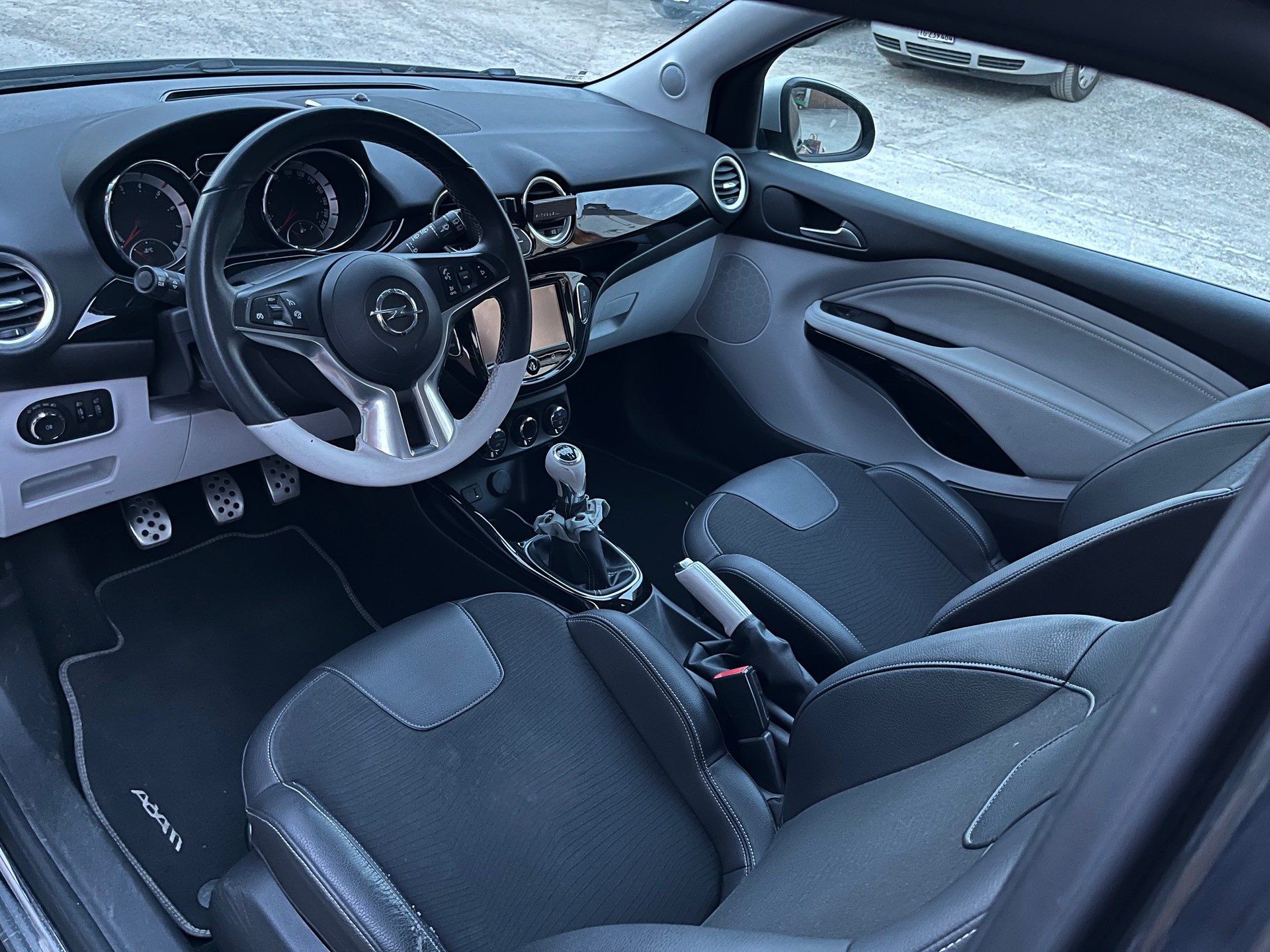 OPEL 1.4i eFLEX Black & White S/S-image-3
