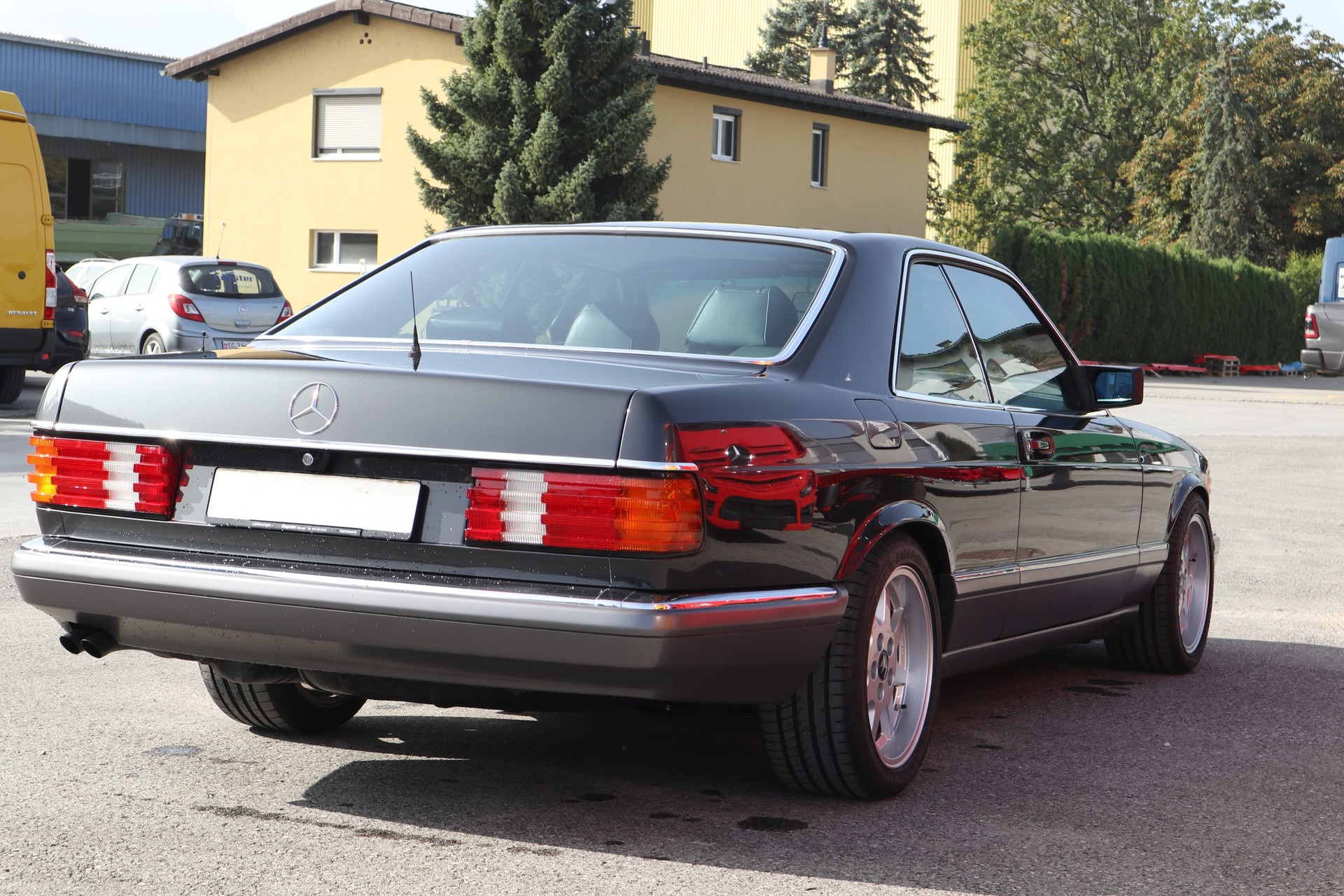 MERCEDES-BENZ 560 SEC Automatic-showroom-element-3