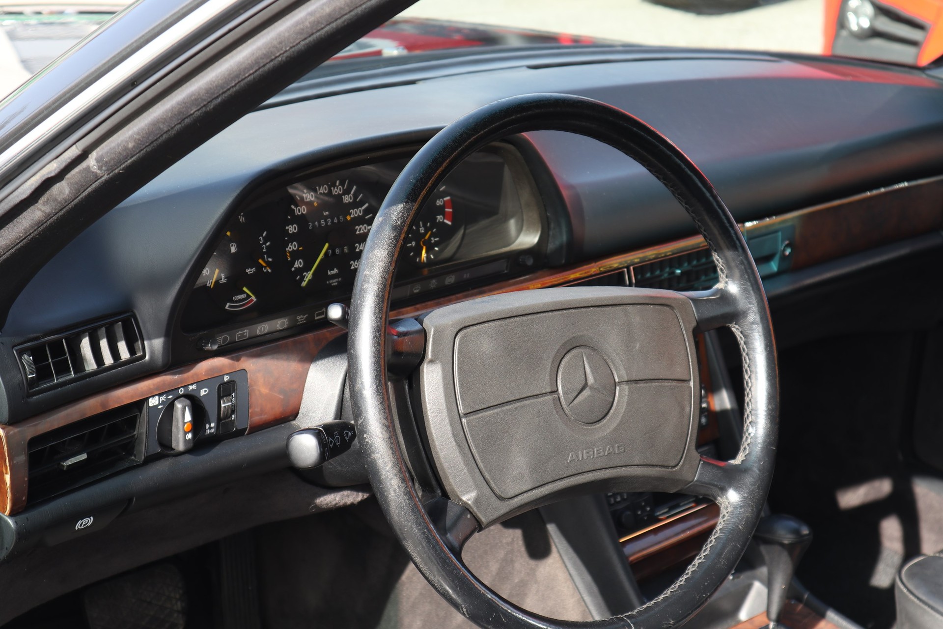 MERCEDES-BENZ 560 SEC Automatic-image-6