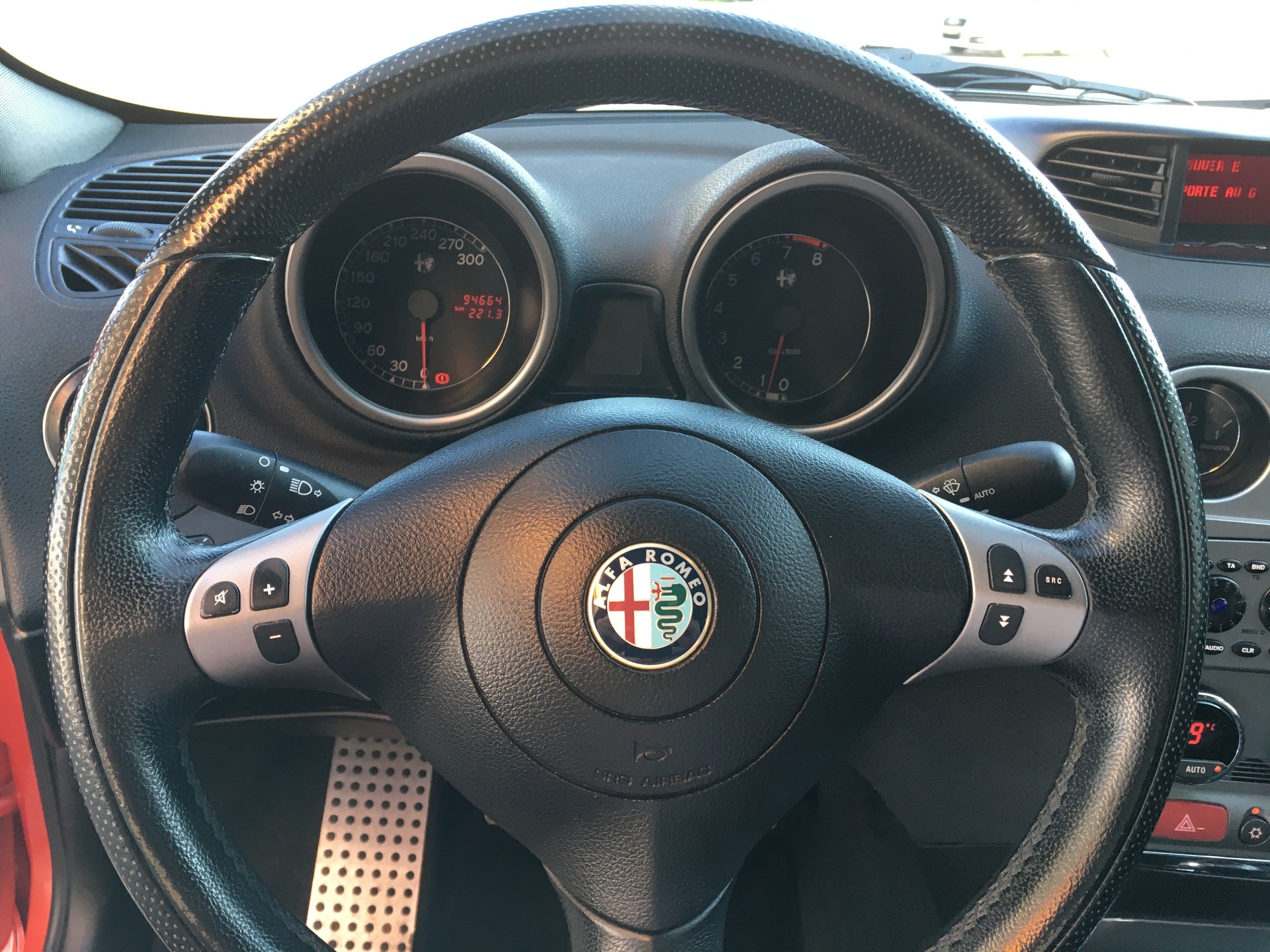 ALFA ROMEO 156 3.2 V6 GTA rosso miro, de 2ème main! Seulement 98'000Kms! Parfait état ! Cllector...-image-9
