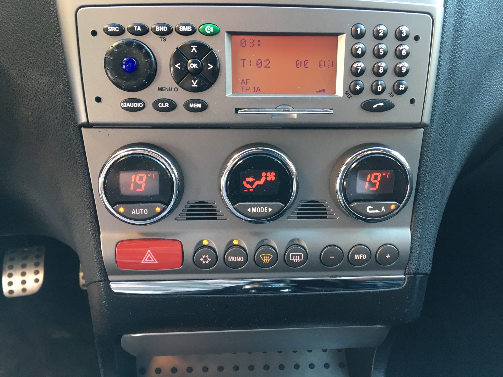ALFA ROMEO 156 3.2 V6 GTA rosso miro, de 2ème main! Seulement 98'000Kms! Parfait état ! Cllector...-image-11