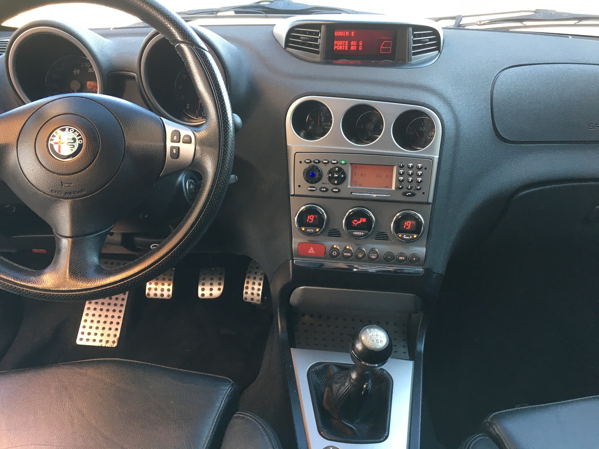 ALFA ROMEO 156 3.2 V6 GTA rosso miro, de 2ème main! Seulement 98'000Kms! Parfait état ! Cllector...-image-6