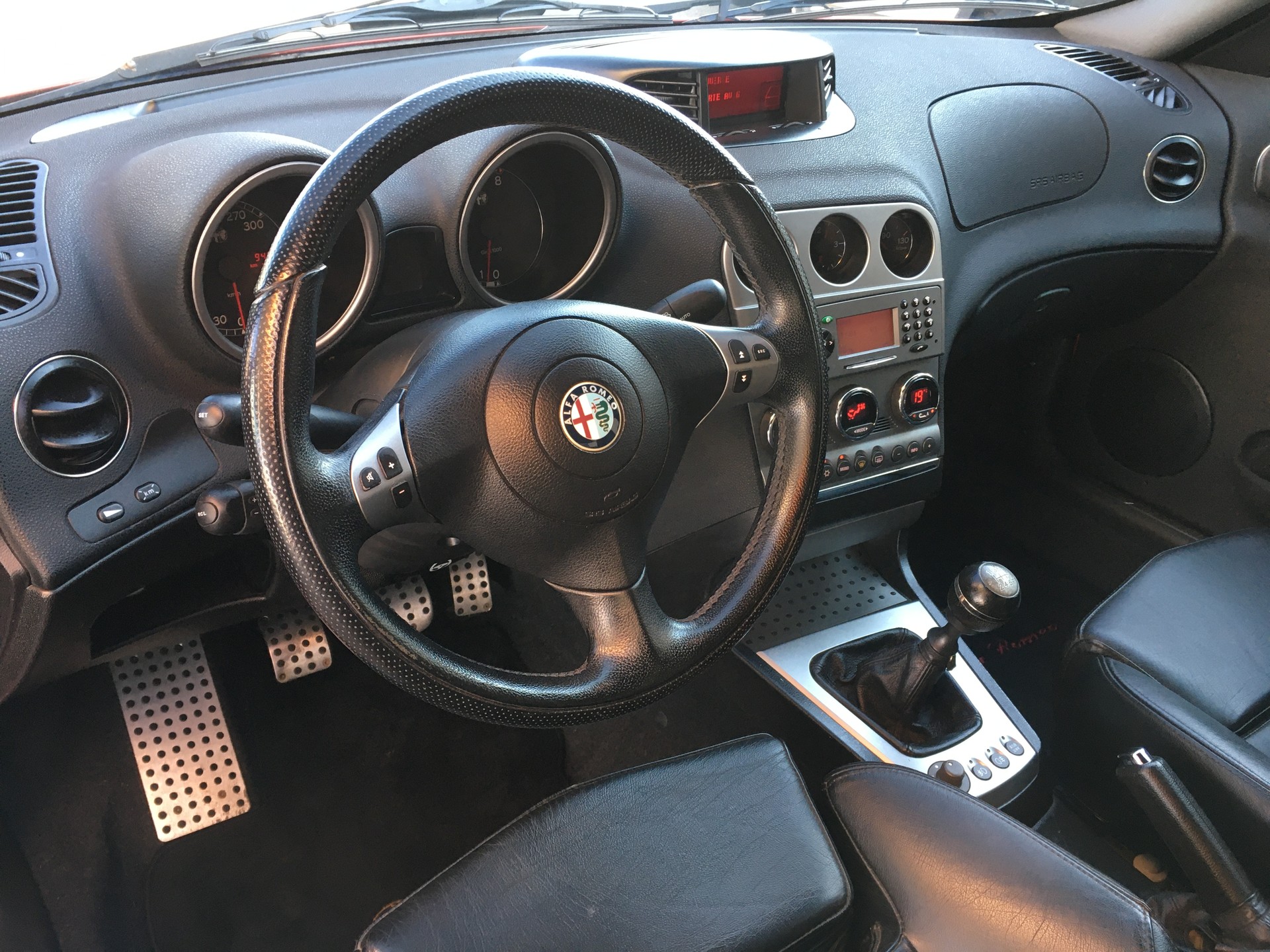 ALFA ROMEO 156 3.2 V6 GTA rosso miro, de 2ème main! Seulement 98'000Kms! Parfait état ! Cllector...-image-5