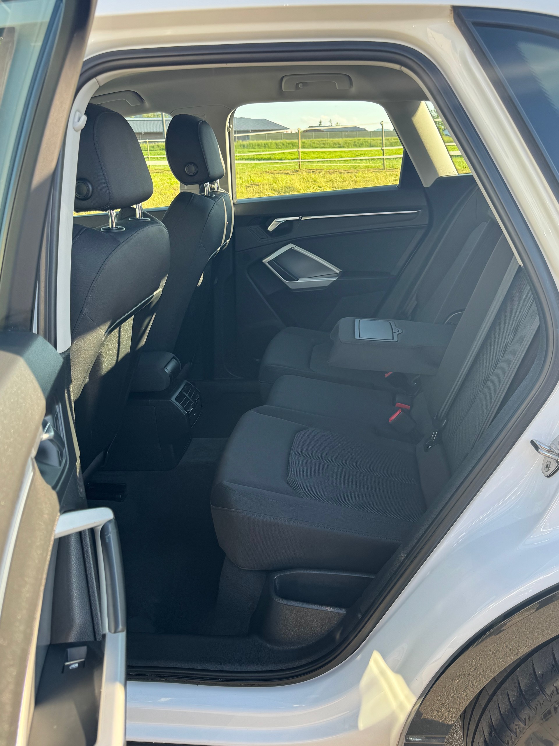 AUDI Q3 35 TDI S-tronic-image-9