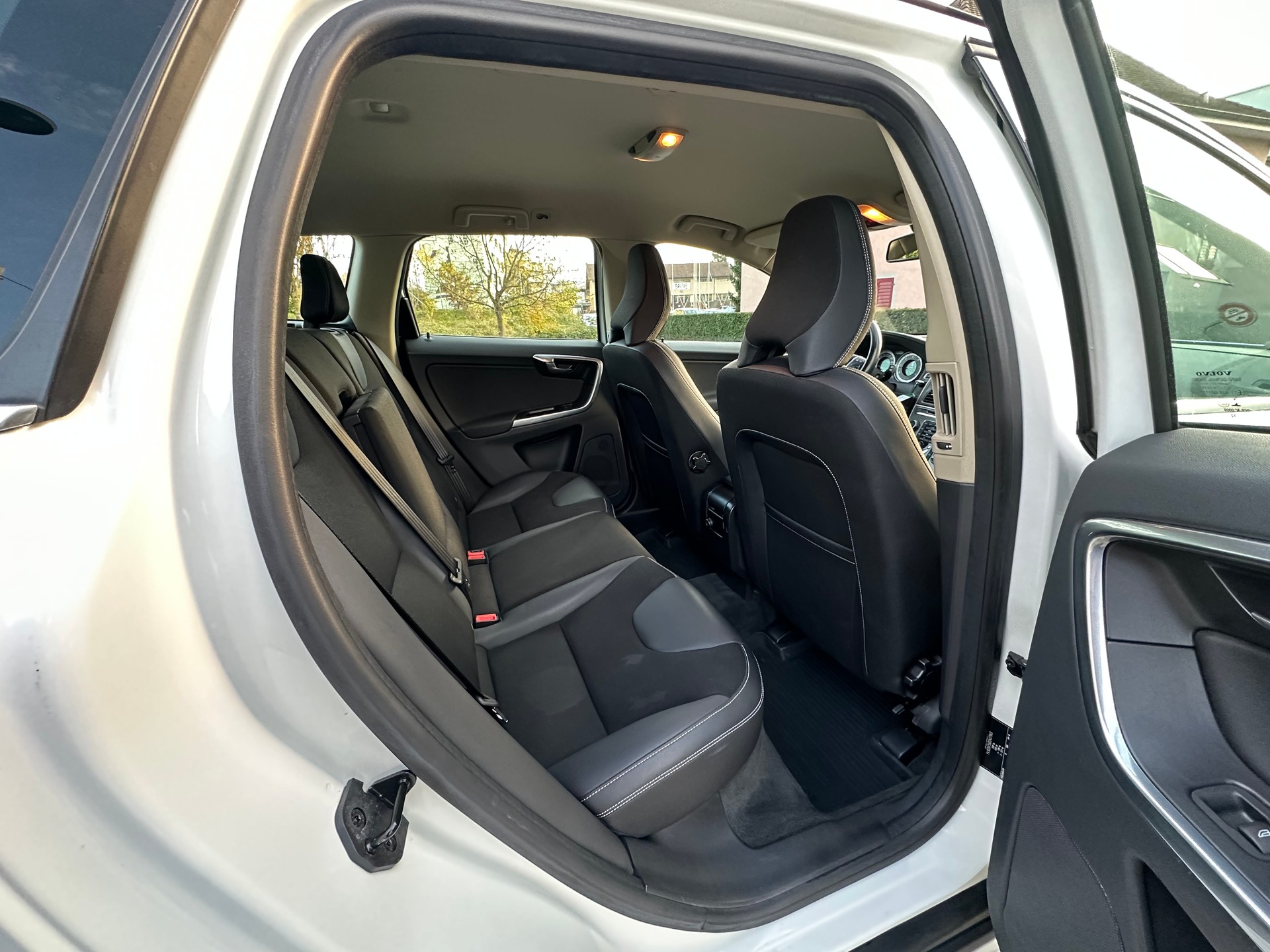 VOLVO XC60 D4 AWD Husky Edition Geartronic-image-7