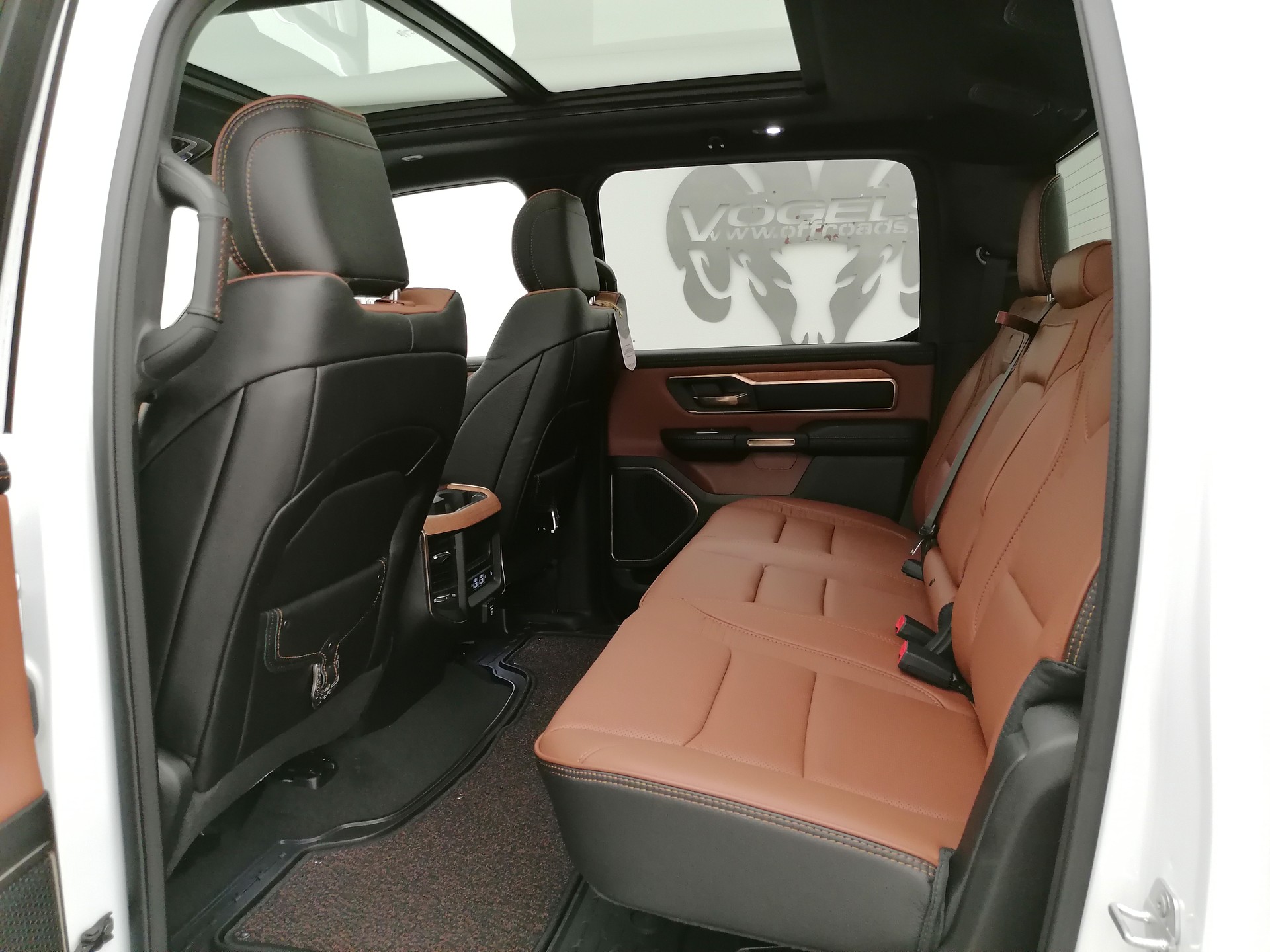 DODGE Ram 1500 5.7 V8 Longhorn 10.5T eTorque-image-10