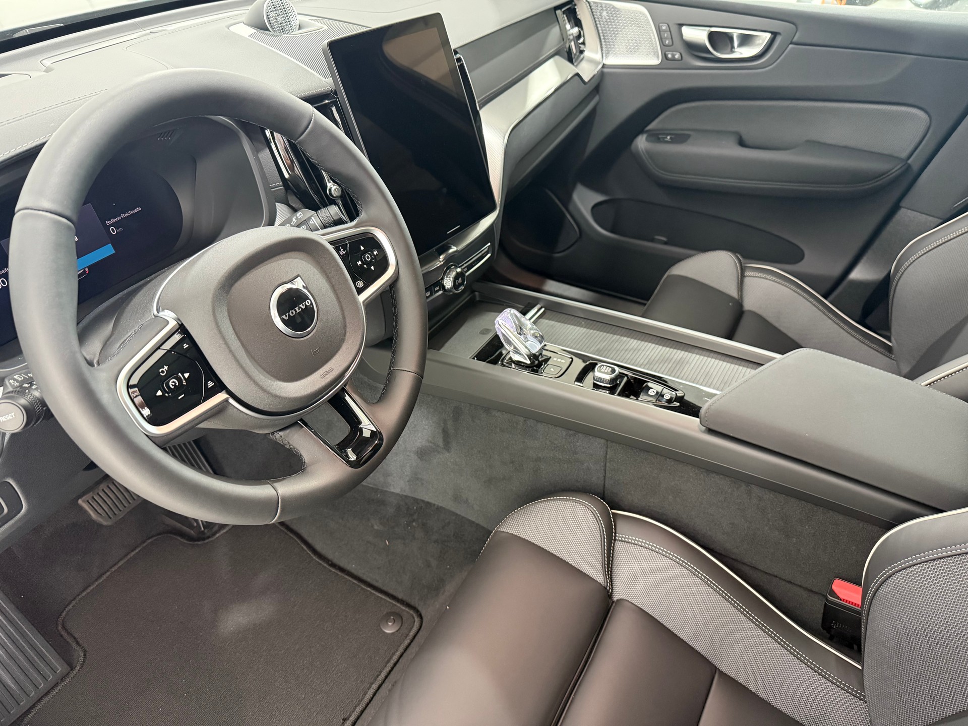 VOLVO XC60 2.0 T6 TE Black Edition e-image-3