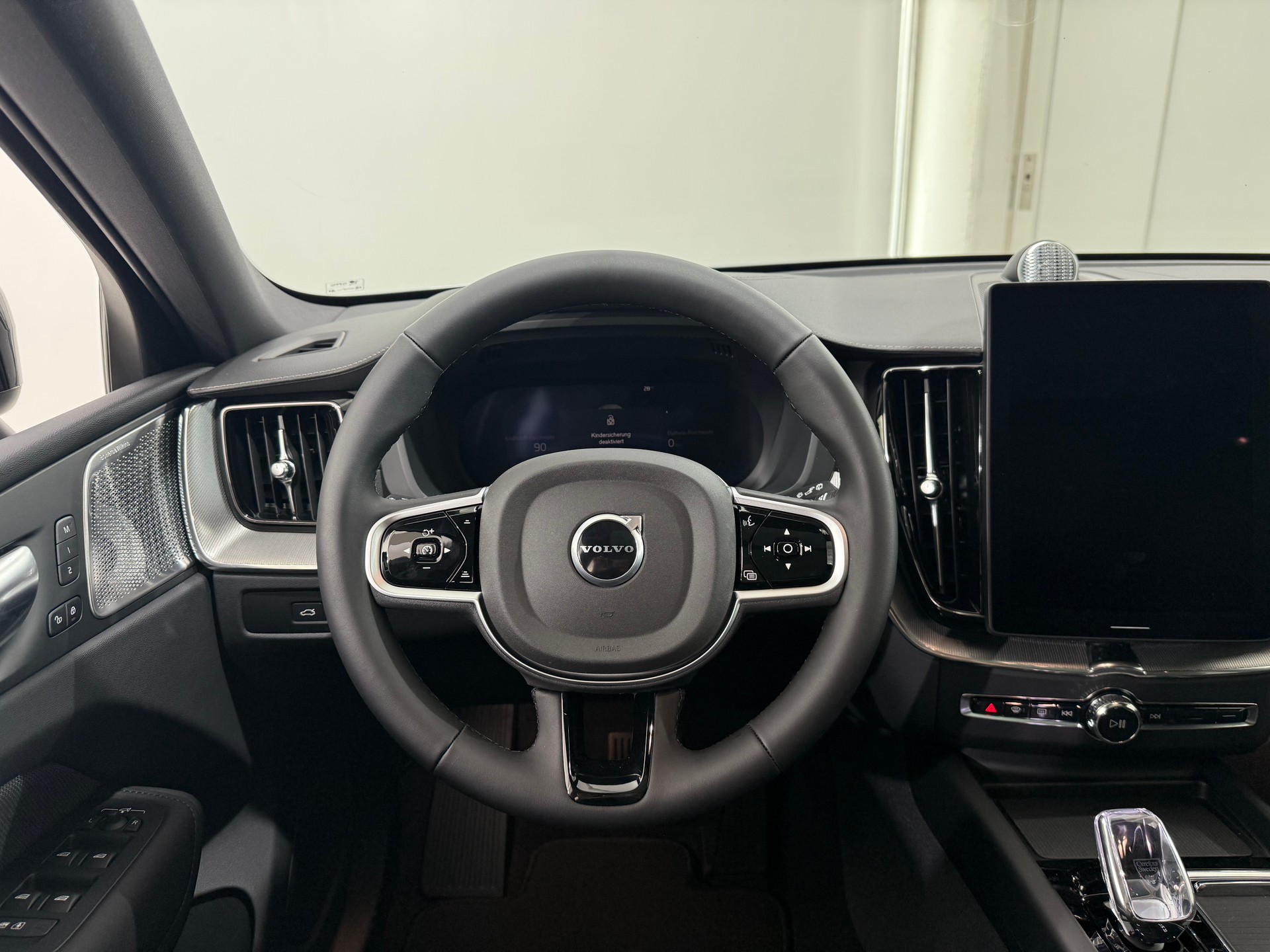 VOLVO XC60 2.0 T6 TE Black Edition e-image-12