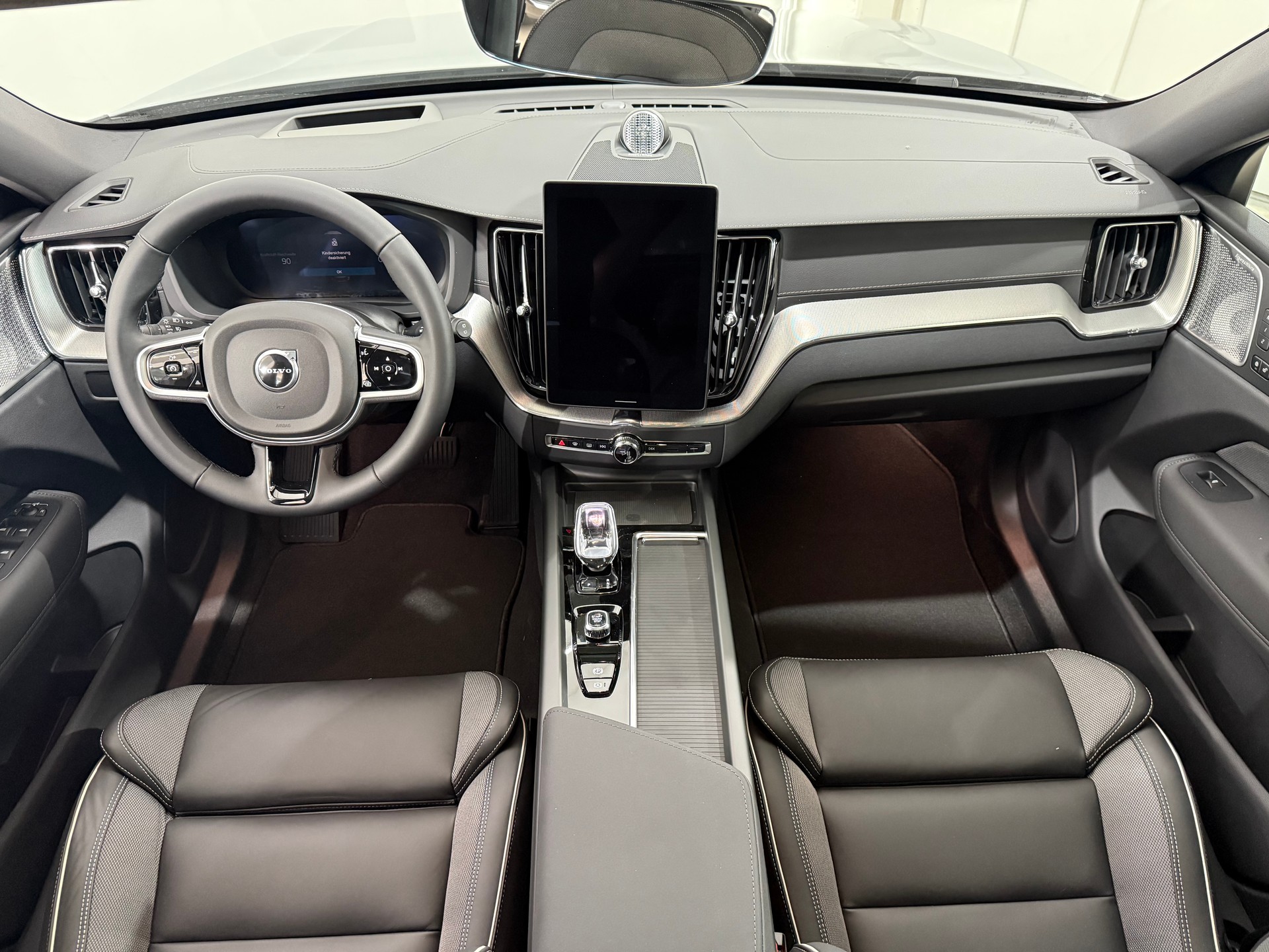 VOLVO XC60 2.0 T6 TE Black Edition e-image-4