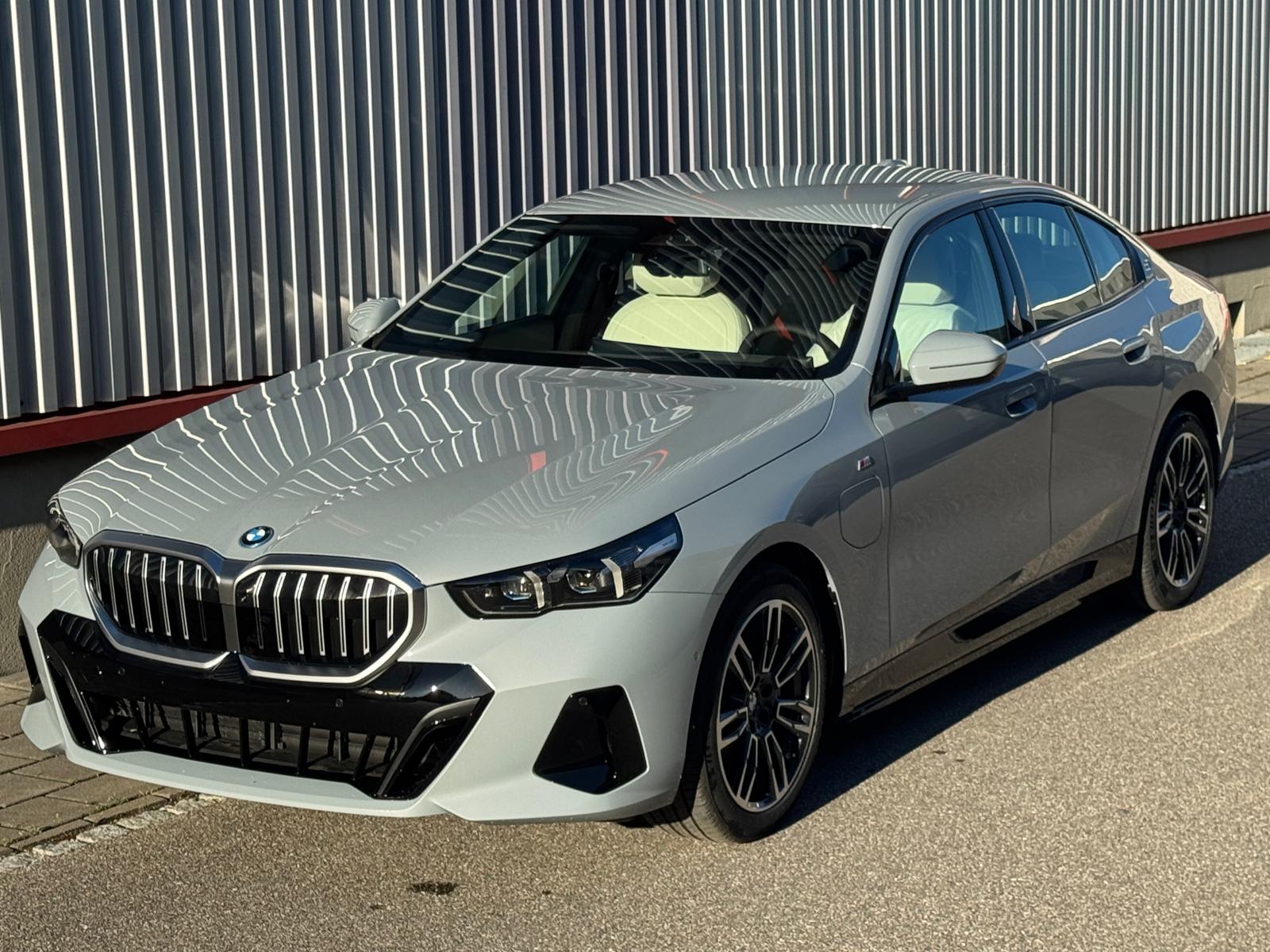 BMW 550e xDrive M Sport Steptronic-image-5