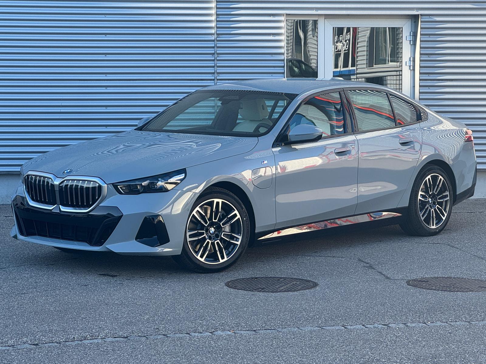 BMW 550e xDrive M Sport Steptronic-image-9