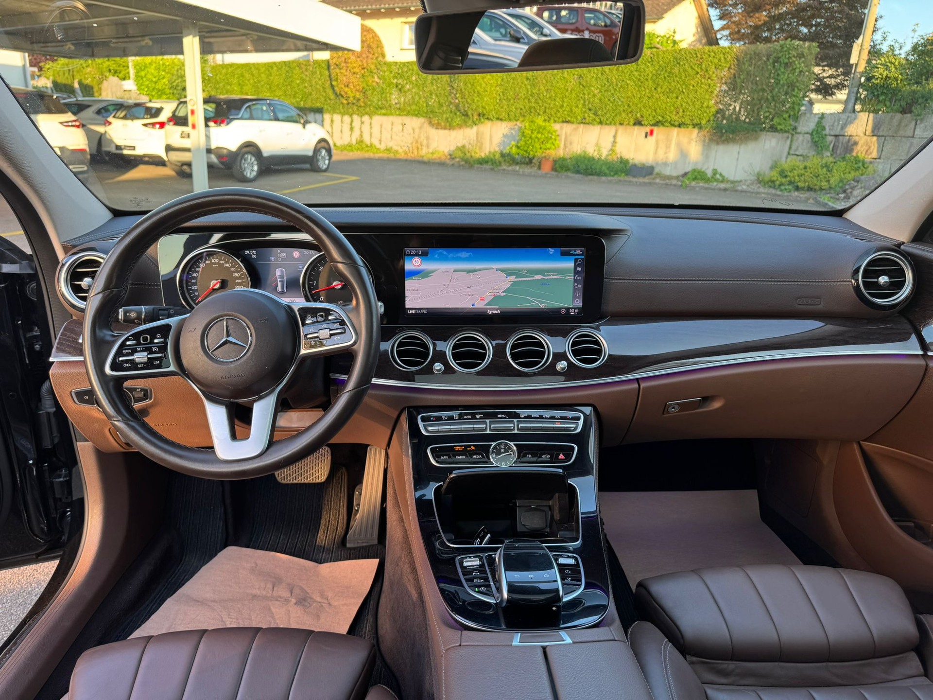 MERCEDES-BENZ E 350 d AMG Line 9G-Tronic-image-13