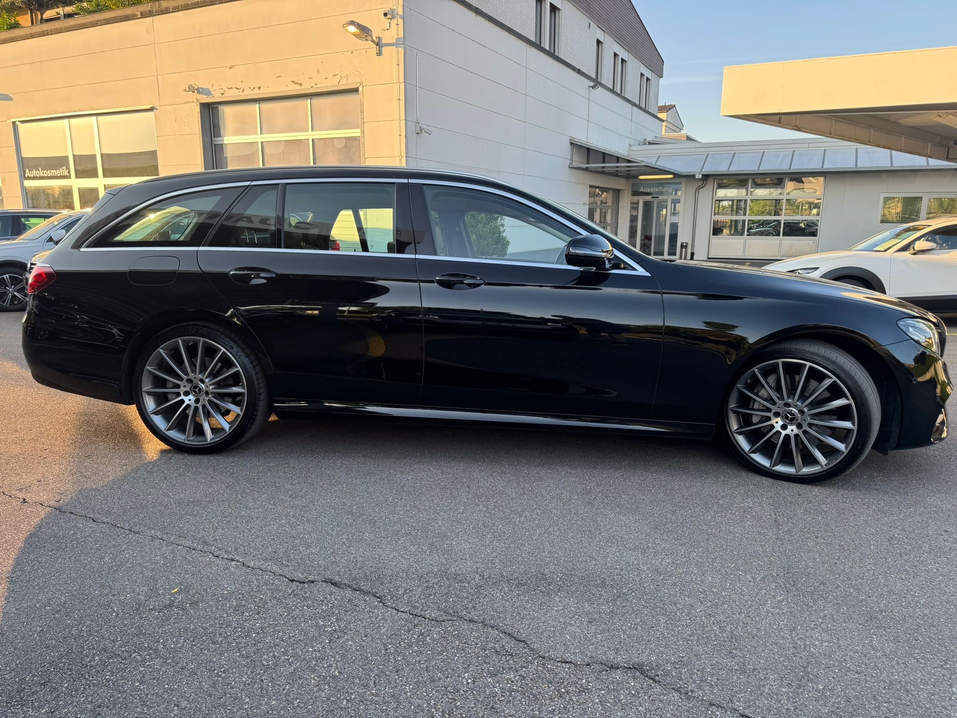 MERCEDES-BENZ E 350 d AMG Line 9G-Tronic-image-3