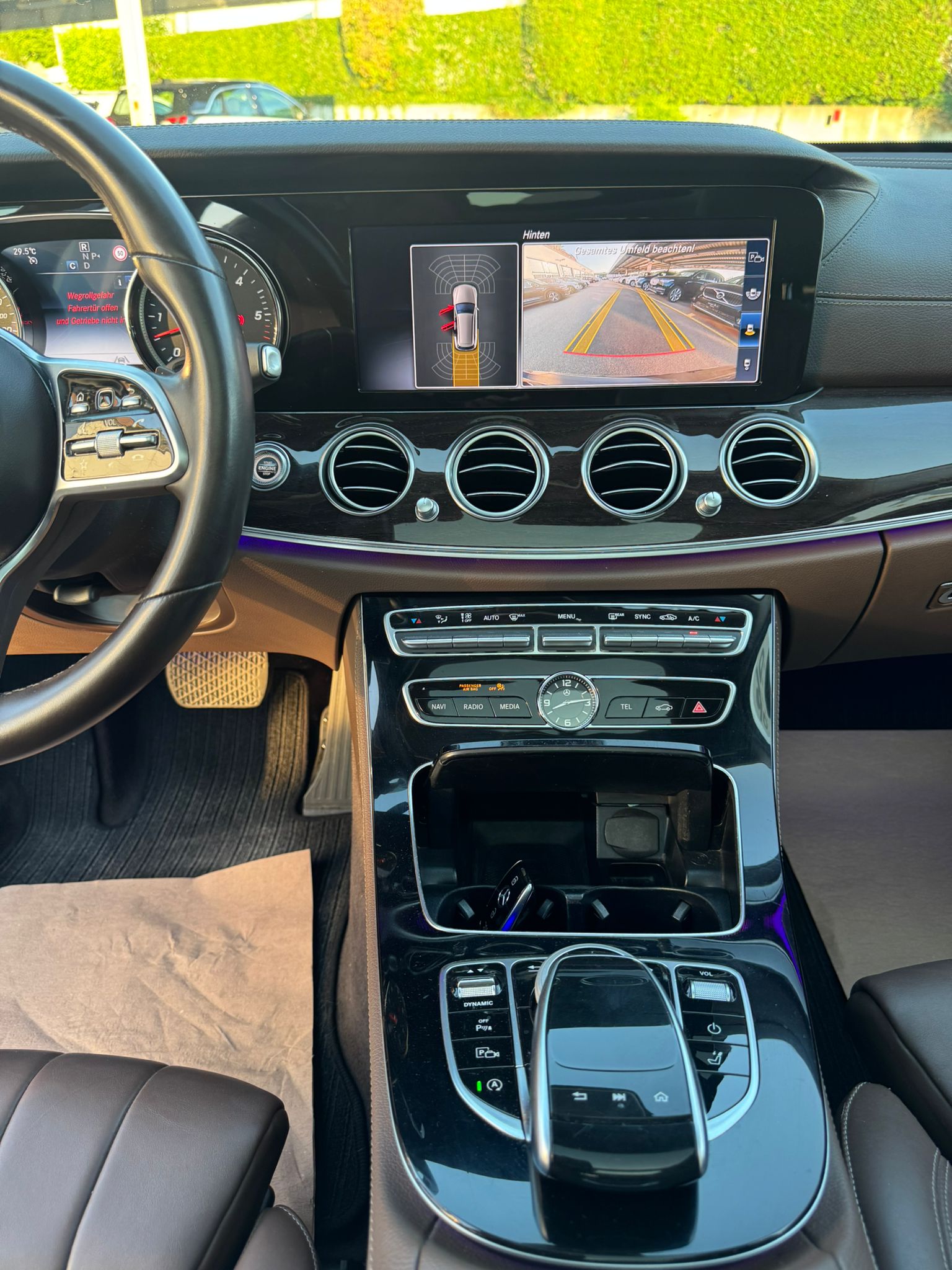 MERCEDES-BENZ E 350 d AMG Line 9G-Tronic-image-15