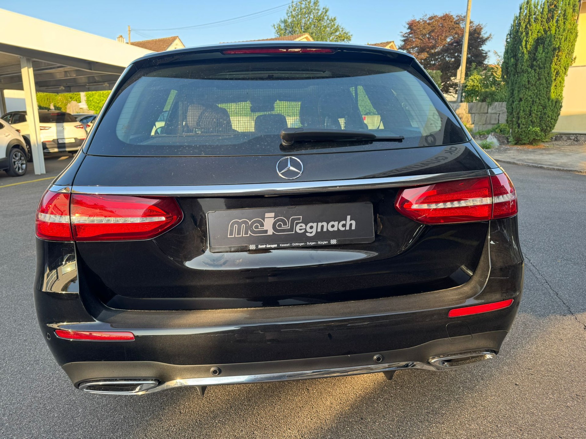 MERCEDES-BENZ E 350 d AMG Line 9G-Tronic-image-7