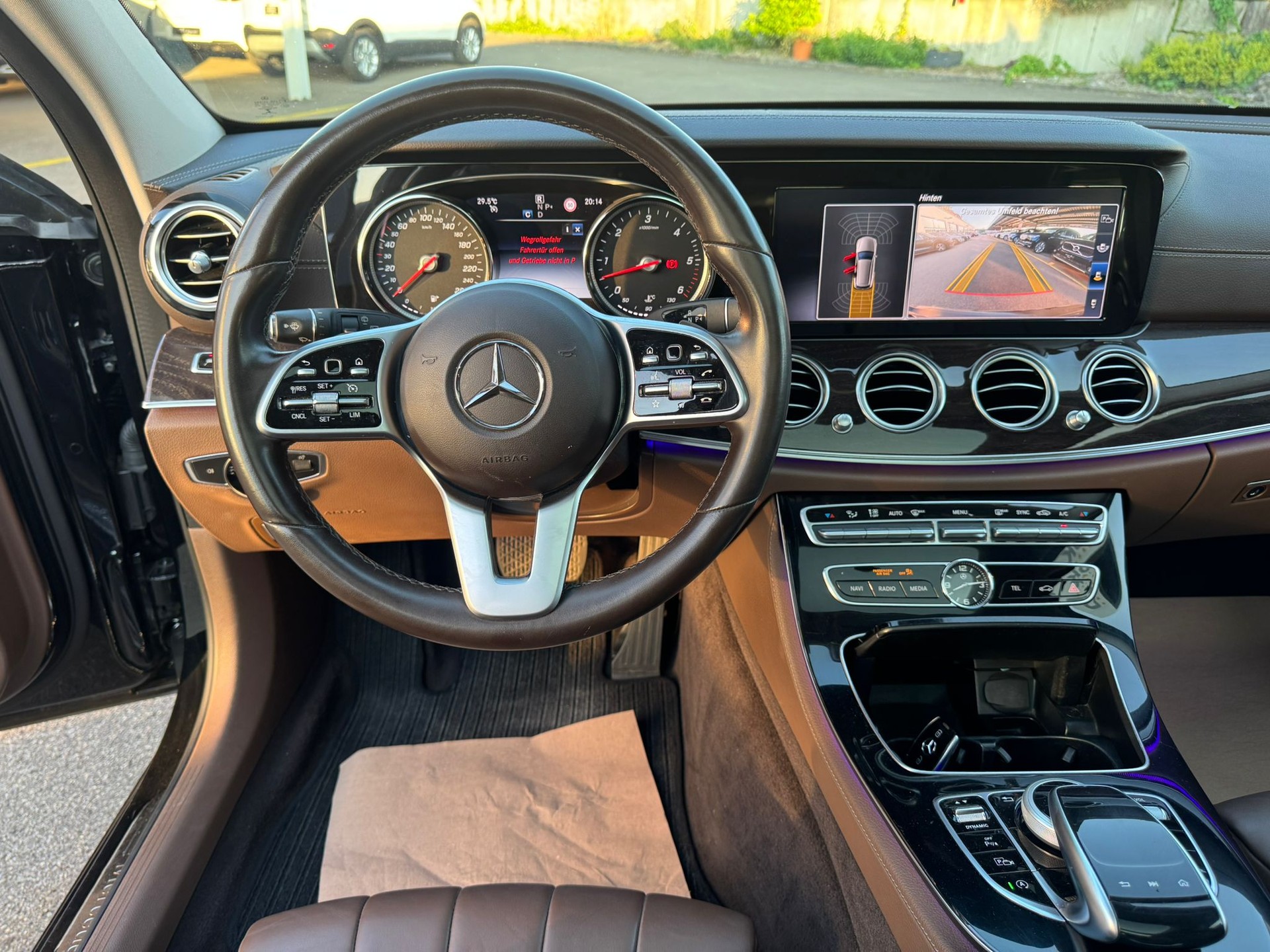 MERCEDES-BENZ E 350 d AMG Line 9G-Tronic-image-14