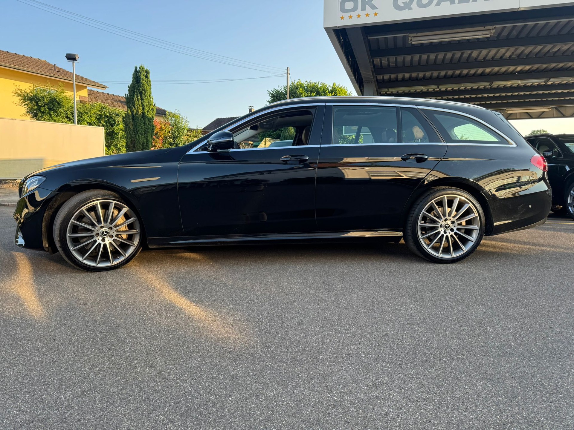 MERCEDES-BENZ E 350 d AMG Line 9G-Tronic-image-4
