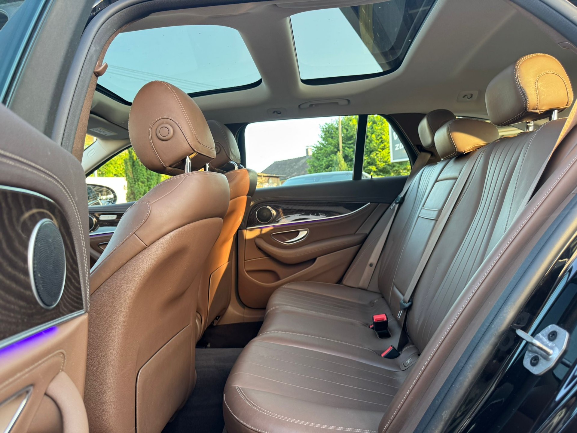 MERCEDES-BENZ E 350 d AMG Line 9G-Tronic-image-9