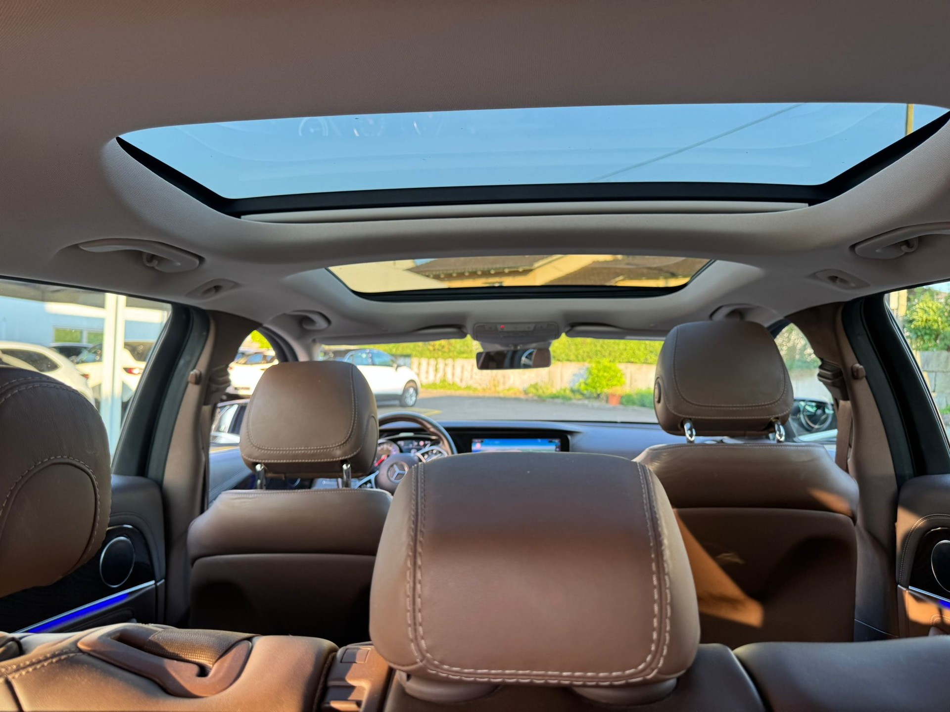 MERCEDES-BENZ E 350 d AMG Line 9G-Tronic-image-12