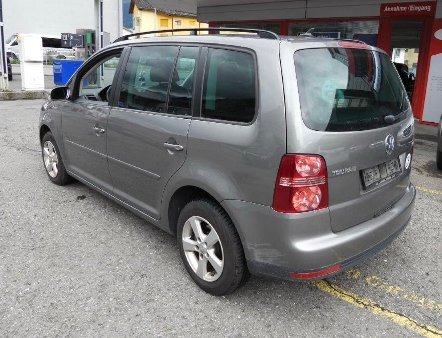 VW Touran 1.4 TSI Highline-image-1