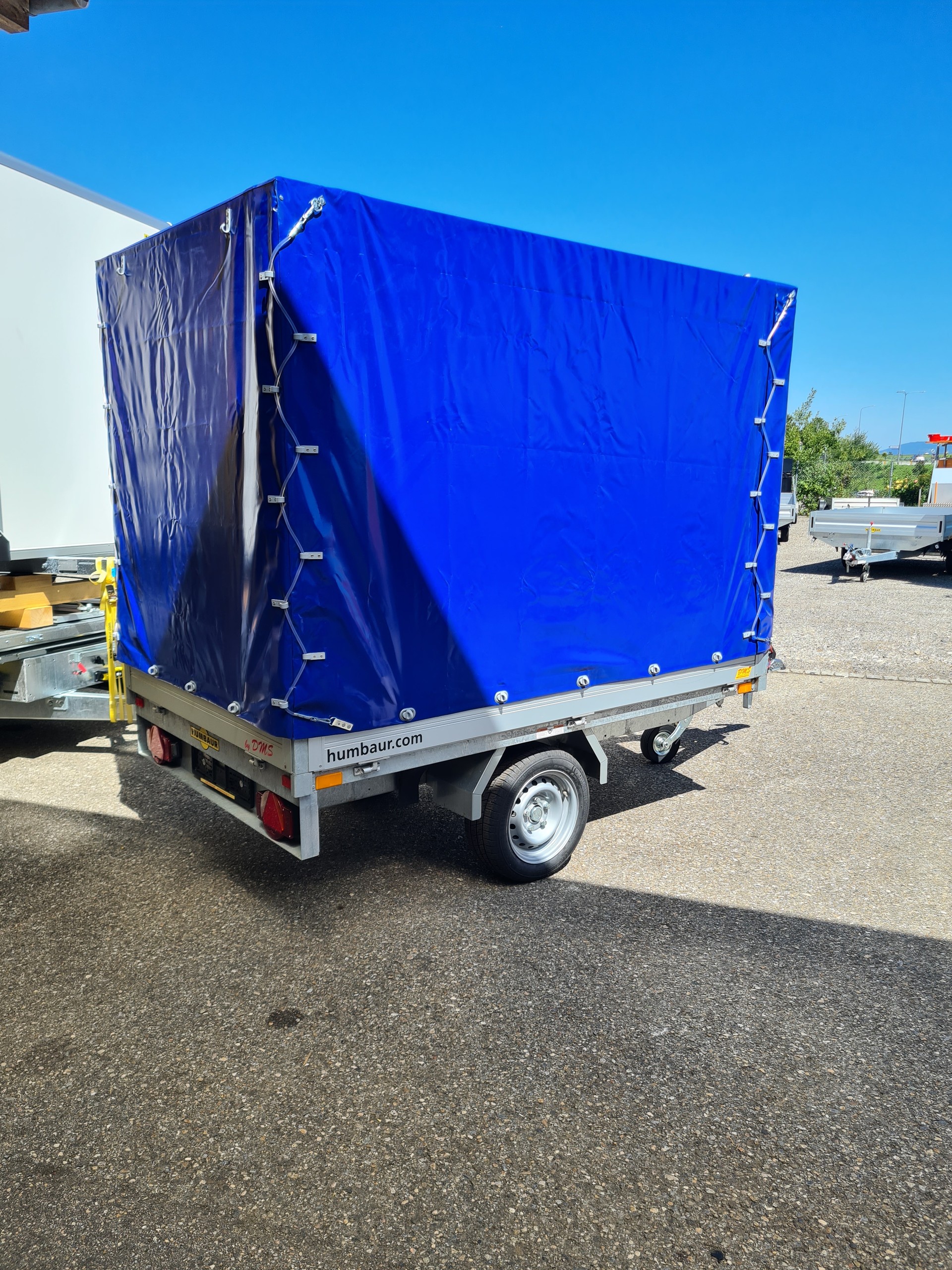 HUMBAUR DMS HU 152314 mit Plane 1600hoch blau
