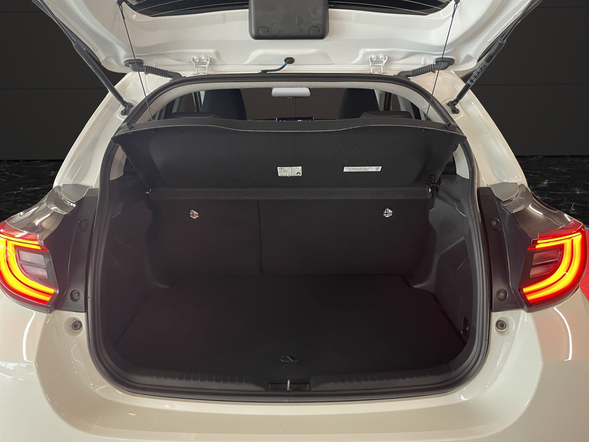 TOYOTA Yaris 1.5 Trend e-CVT-image-12