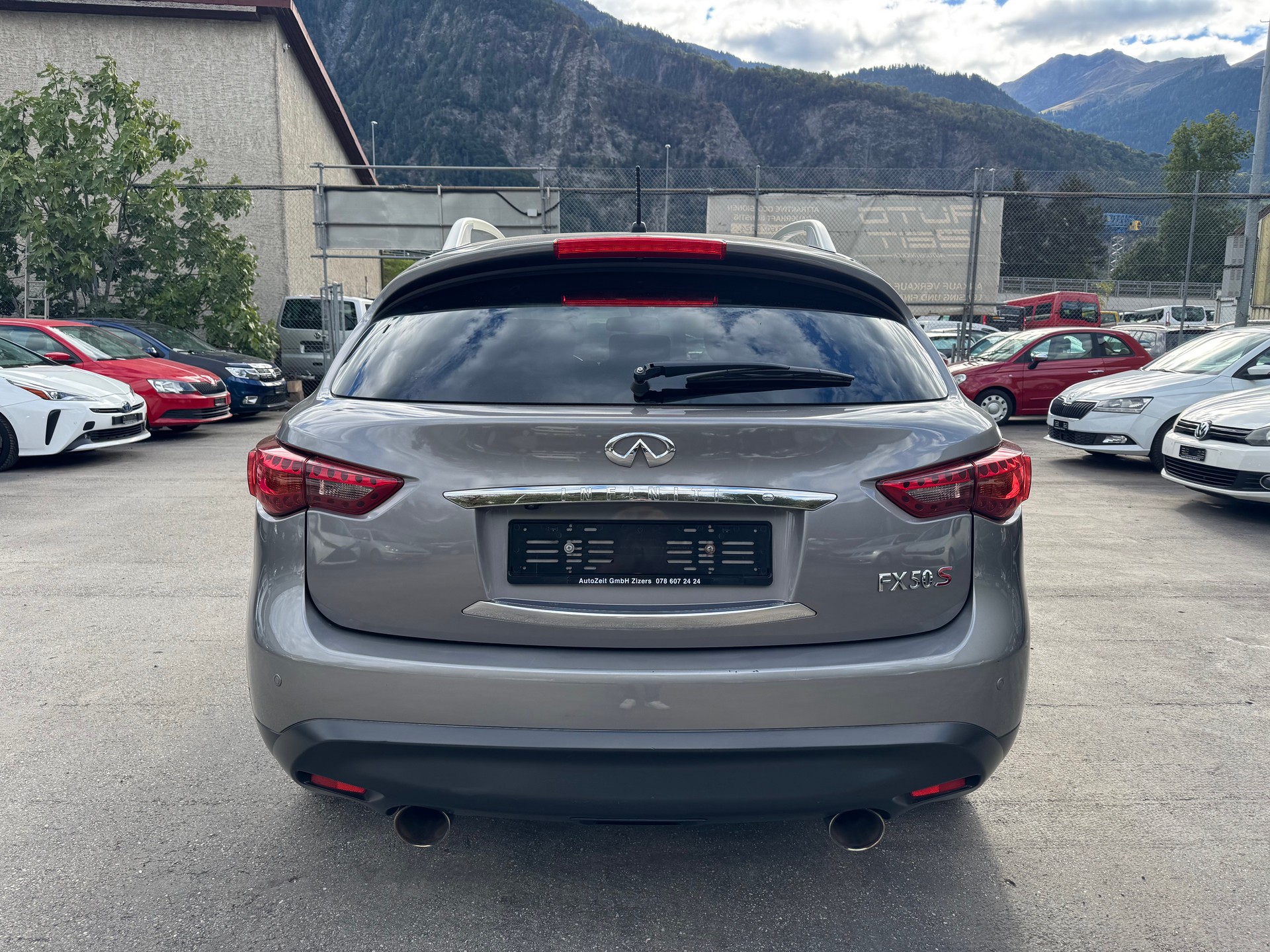 INFINITI FX50 S Premium AWD Automatic-image-4
