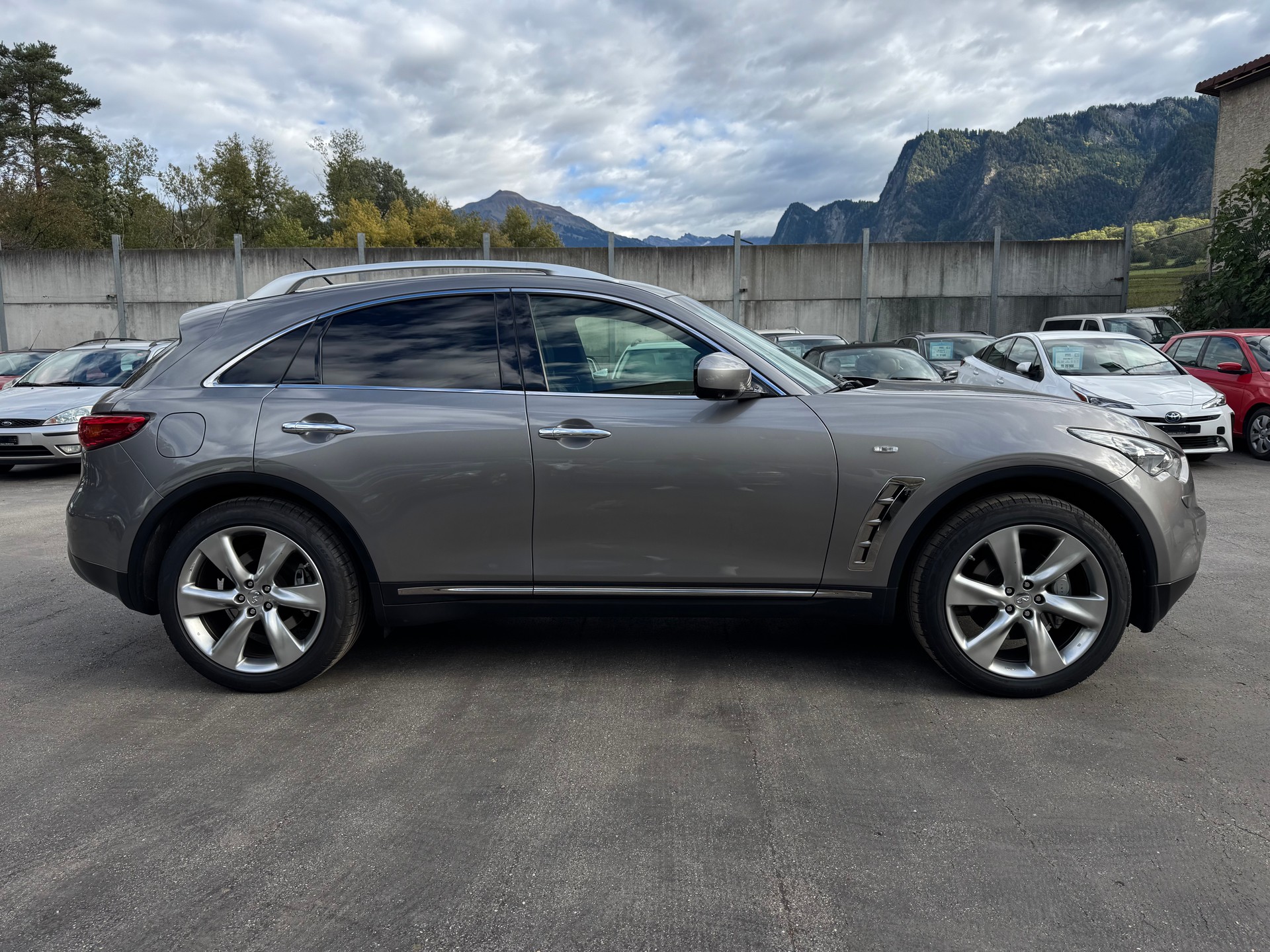 INFINITI FX50 S Premium AWD Automatic-image-2