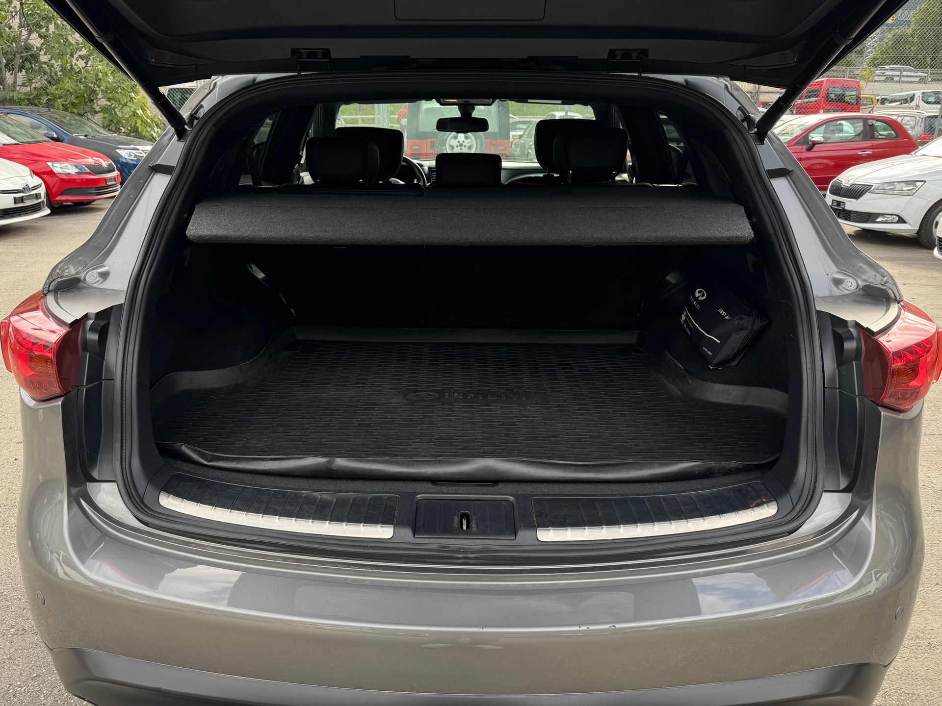 INFINITI FX50 S Premium AWD Automatic-image-5