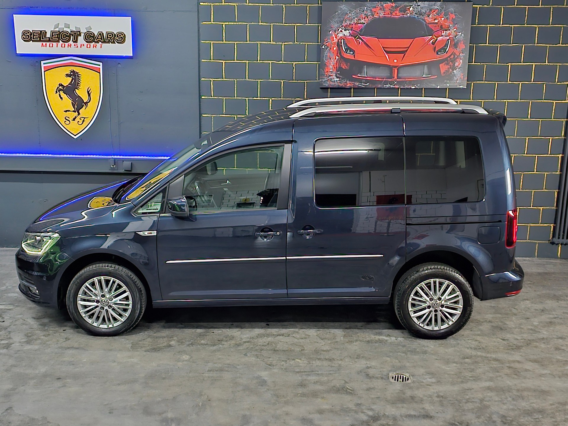 VW Caddy 2.0 TDI Highline 4Motion-image-1