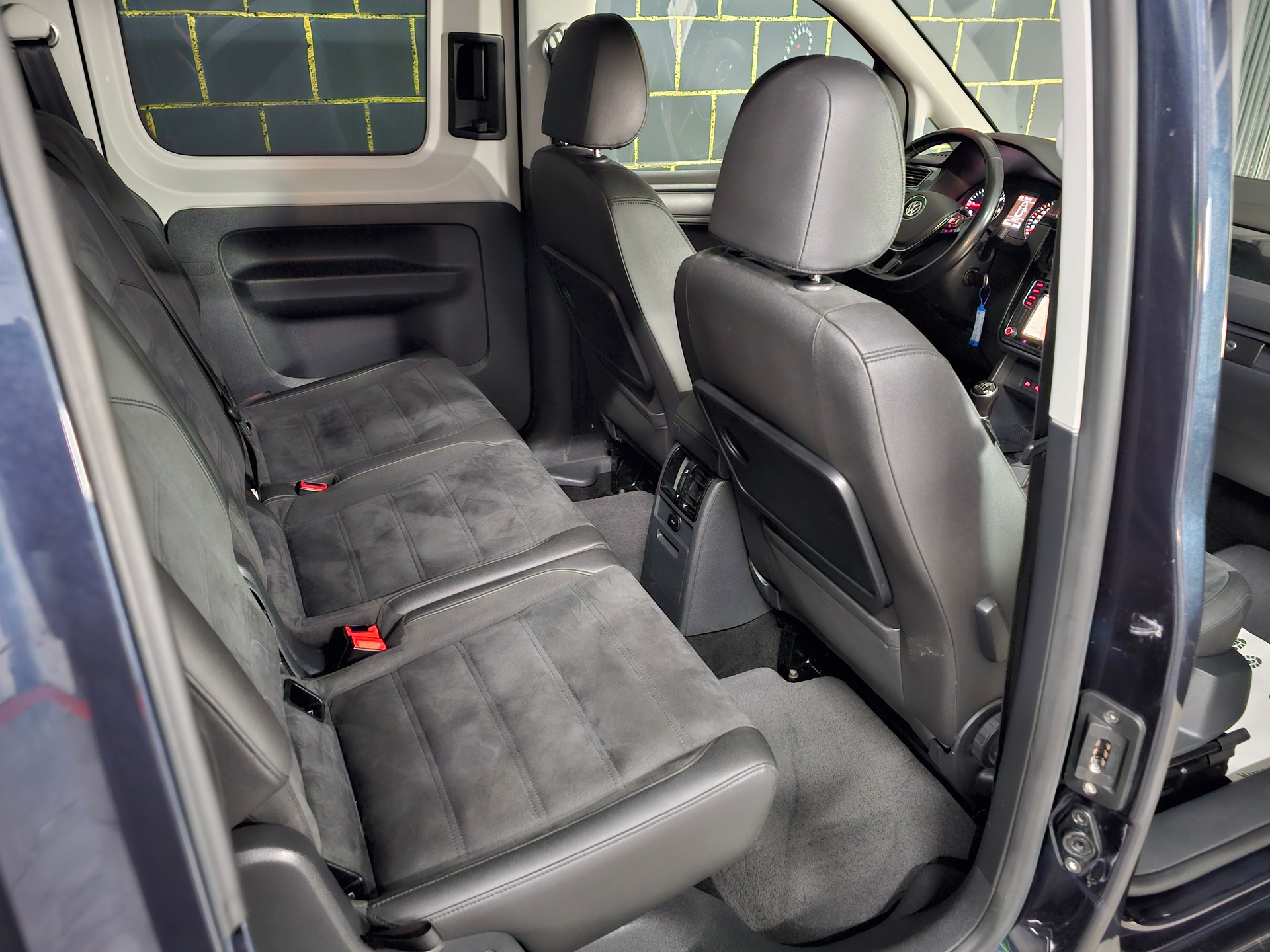 VW Caddy 2.0 TDI Highline 4Motion-image-10