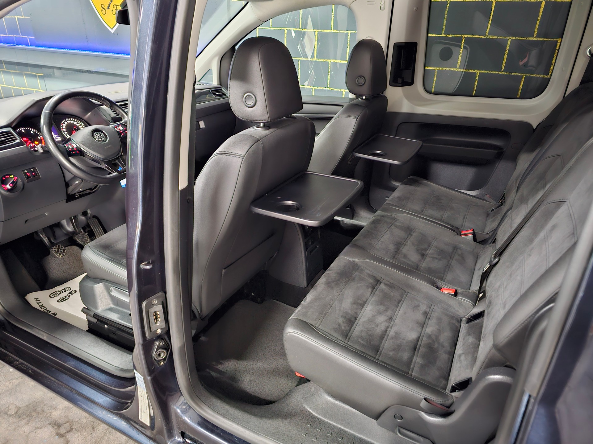 VW Caddy 2.0 TDI Highline 4Motion-image-13