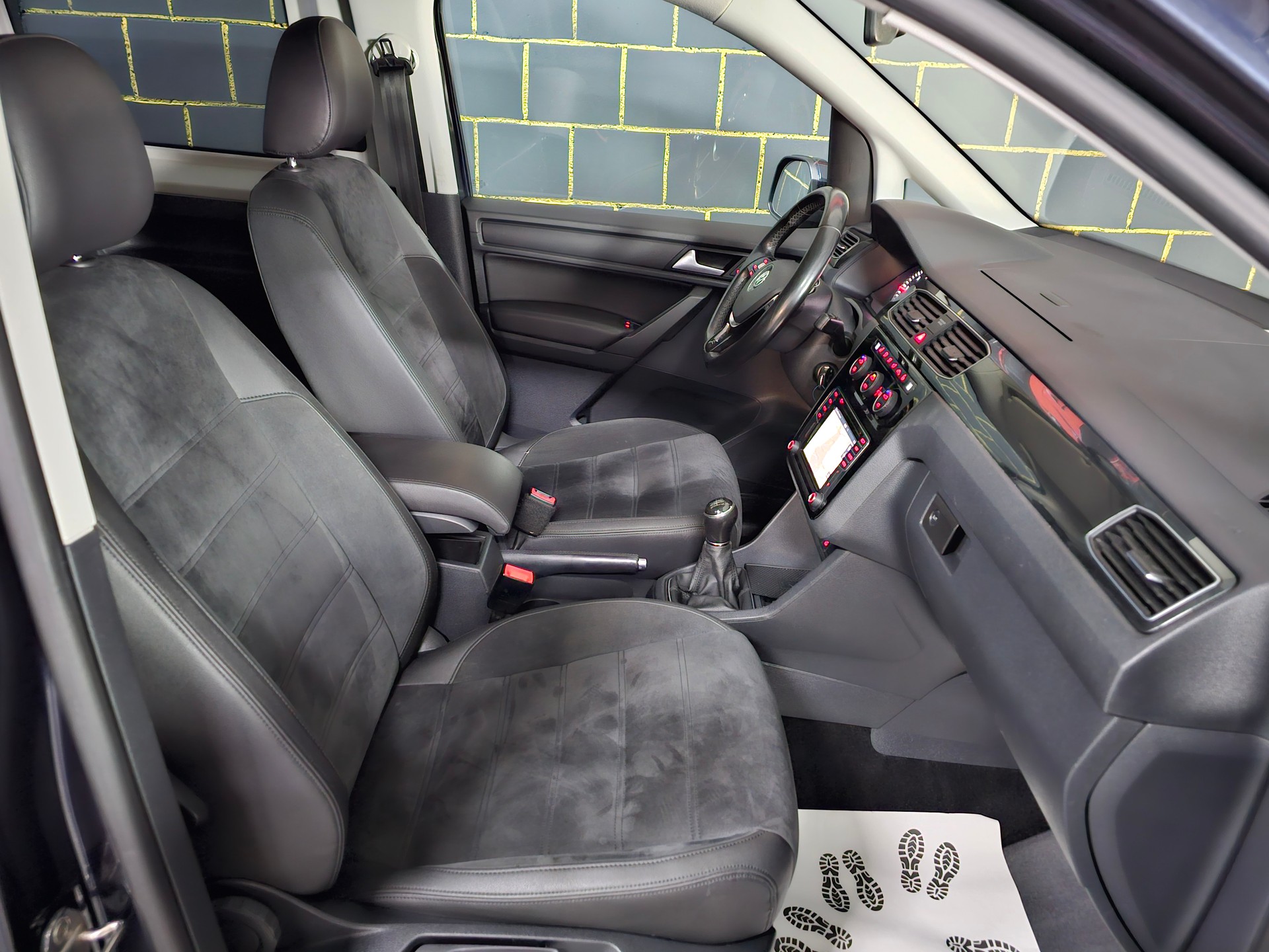 VW Caddy 2.0 TDI Highline 4Motion-image-9
