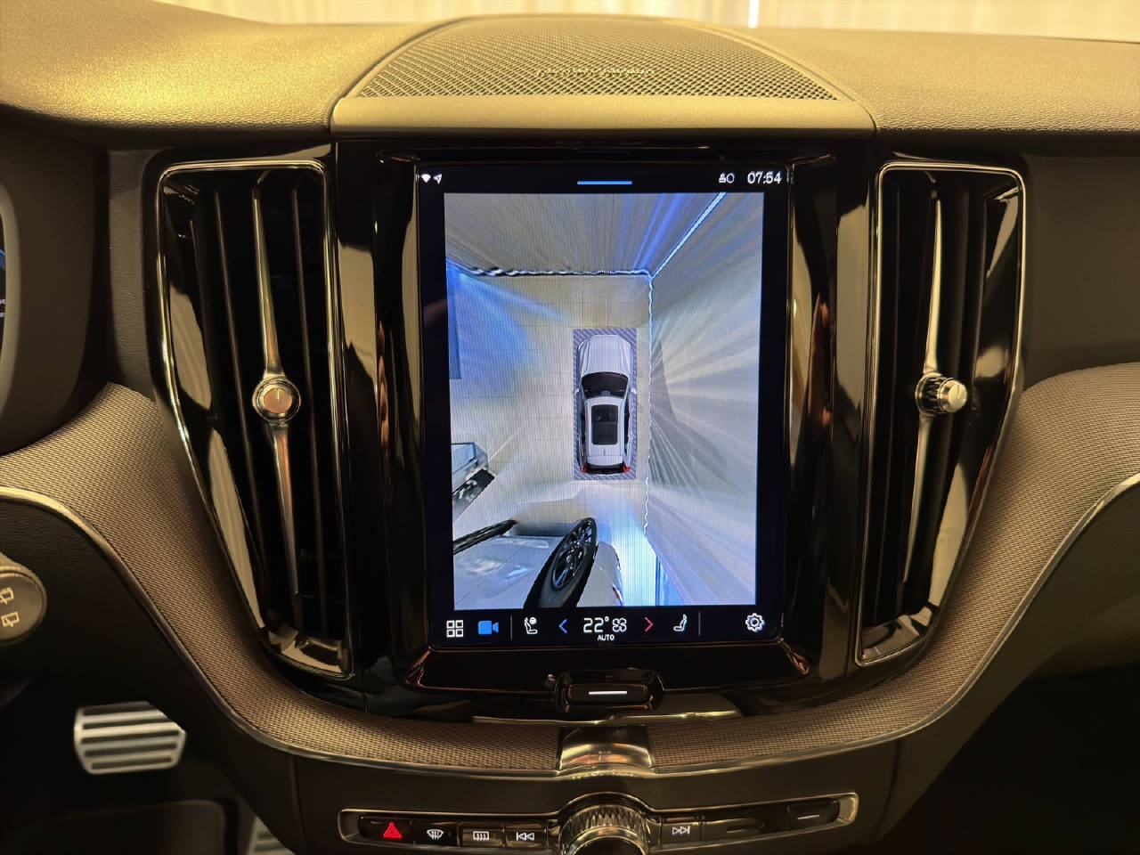 VOLVO XC60 2.0 T6 TE R-Design eAWD-image-11
