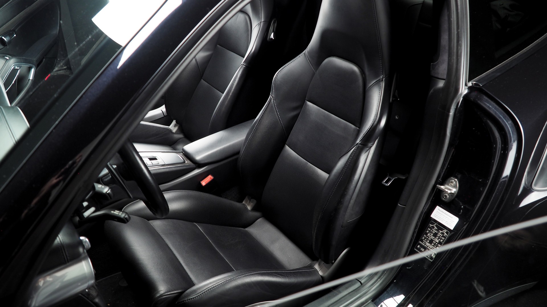 PORSCHE 911 Turbo S PDK-image-2