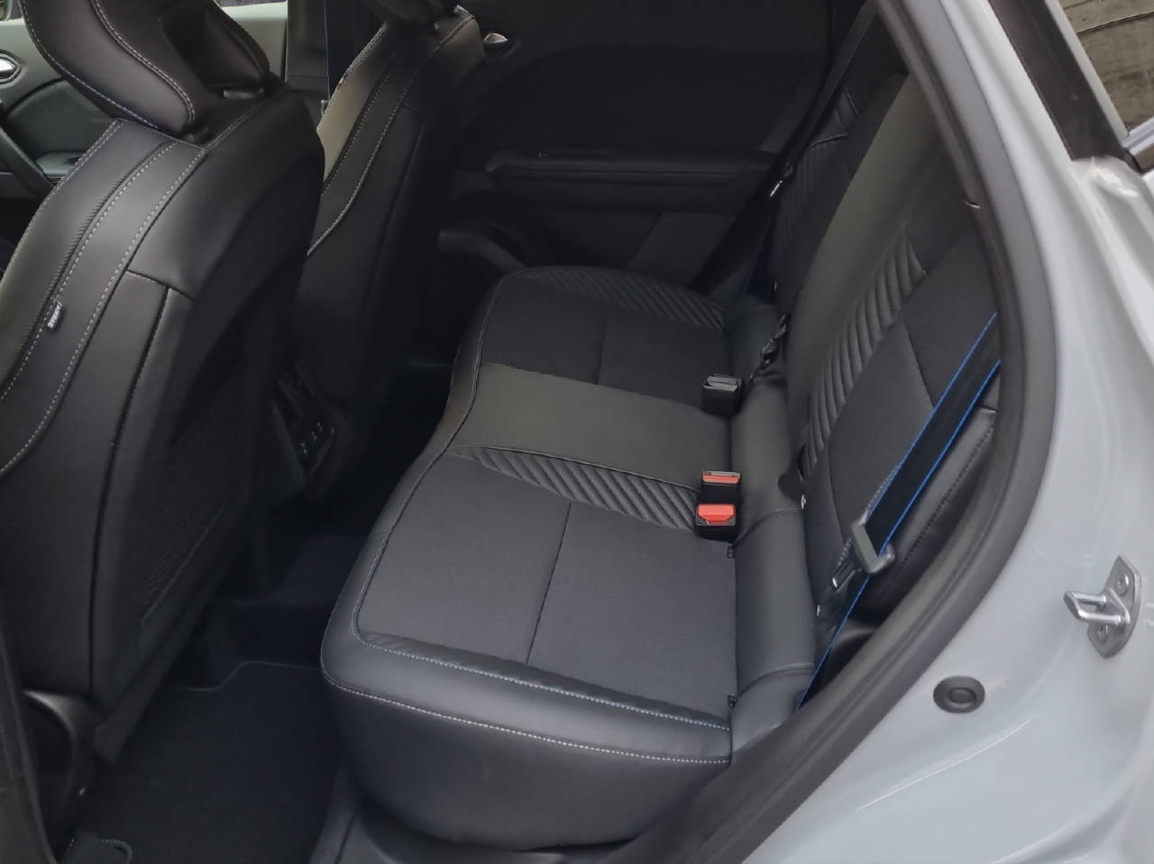RENAULT Captur esprit Alpine full hybrid E-Tech 145-image-7
