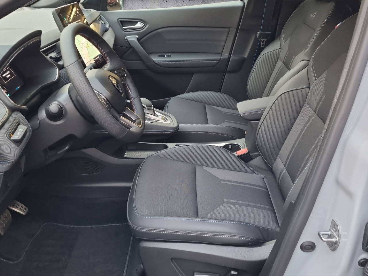 RENAULT Captur esprit Alpine full hybrid E-Tech 145-image-4