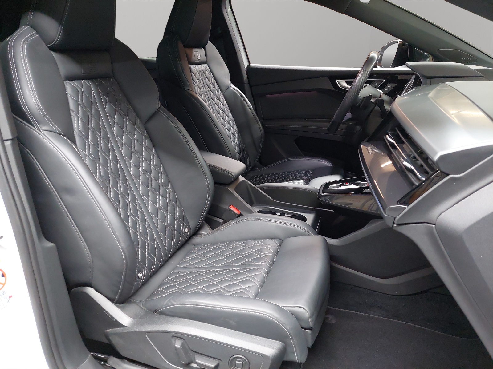 AUDI Q4 e-tron 50 quattro-image-8