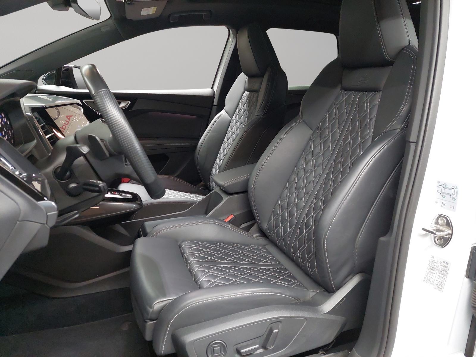 AUDI Q4 e-tron 50 quattro-image-5