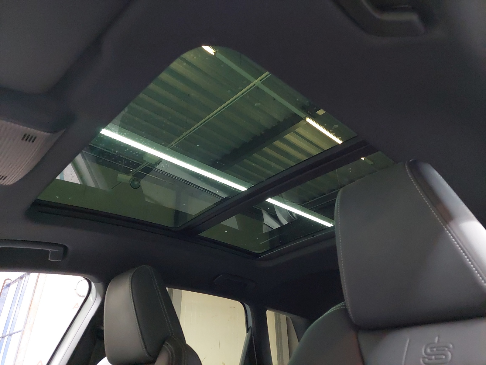 AUDI Q4 e-tron 50 quattro-image-11