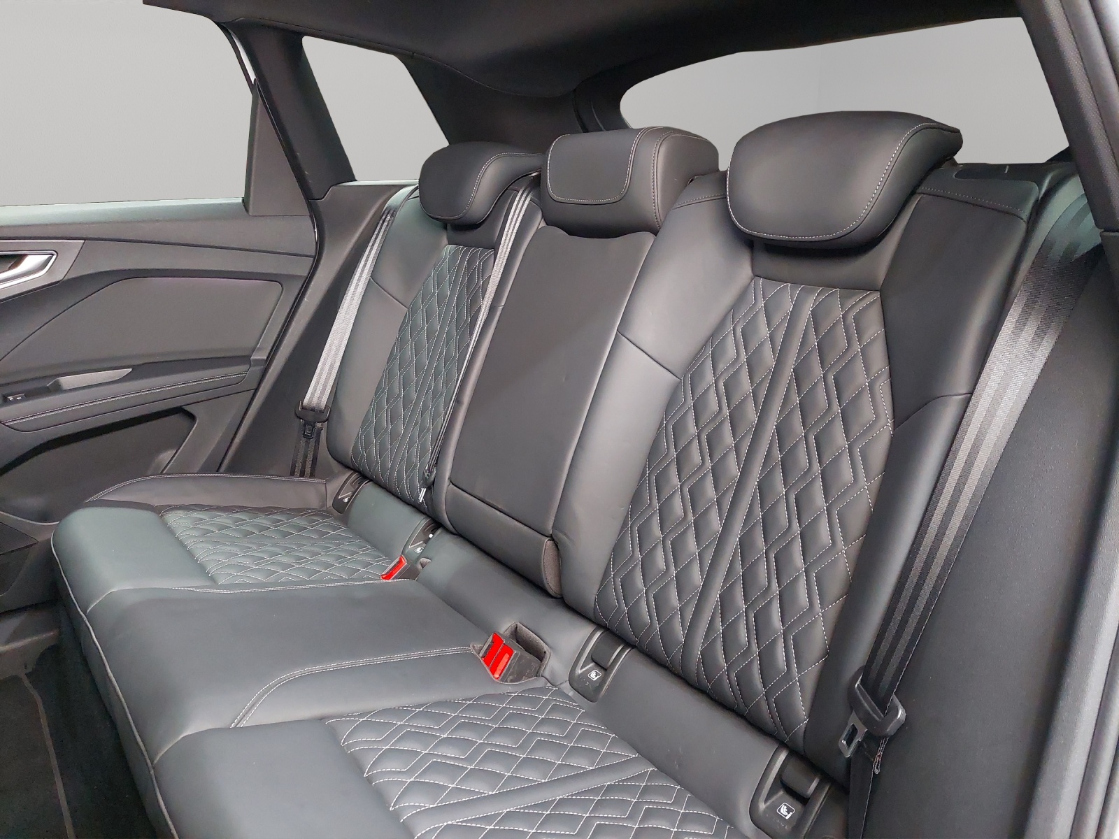 AUDI Q4 e-tron 50 quattro-image-7
