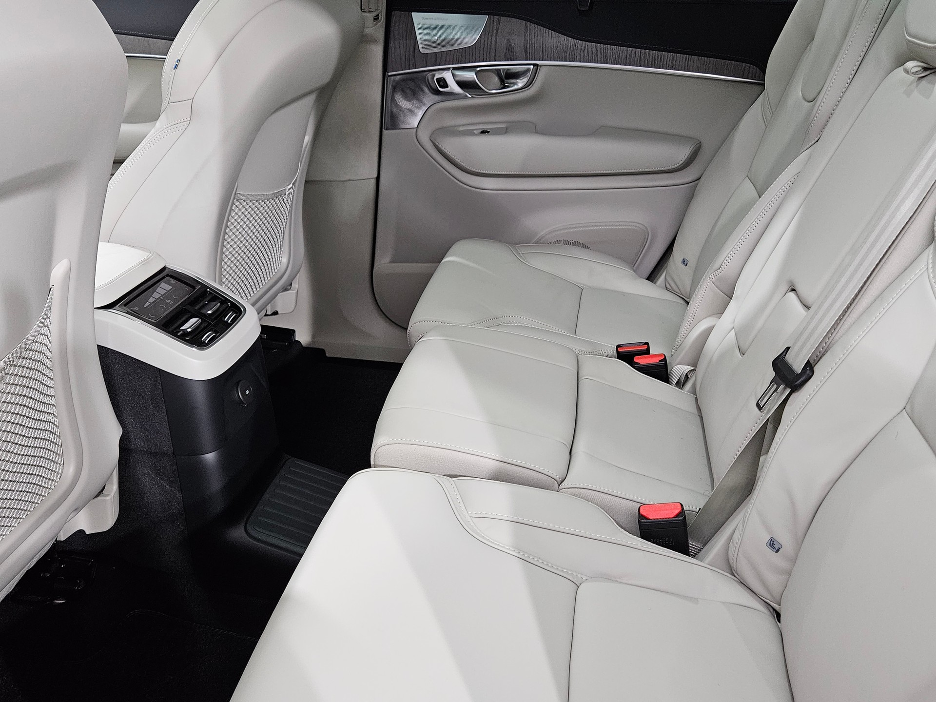 VOLVO XC90 2.0 T8 TE Ultimate Dark 7-image-5