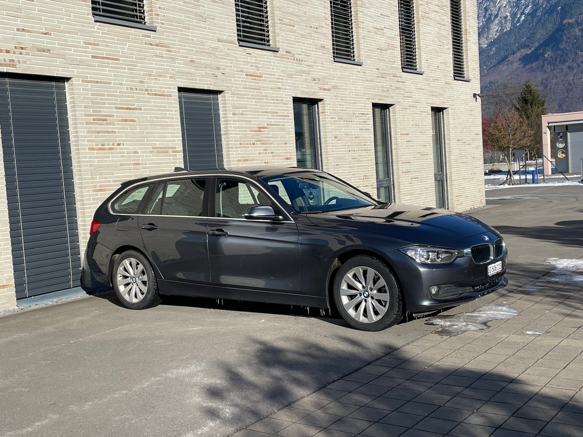 BMW 320d xDrive Touring Sport Line Steptronic-image-6