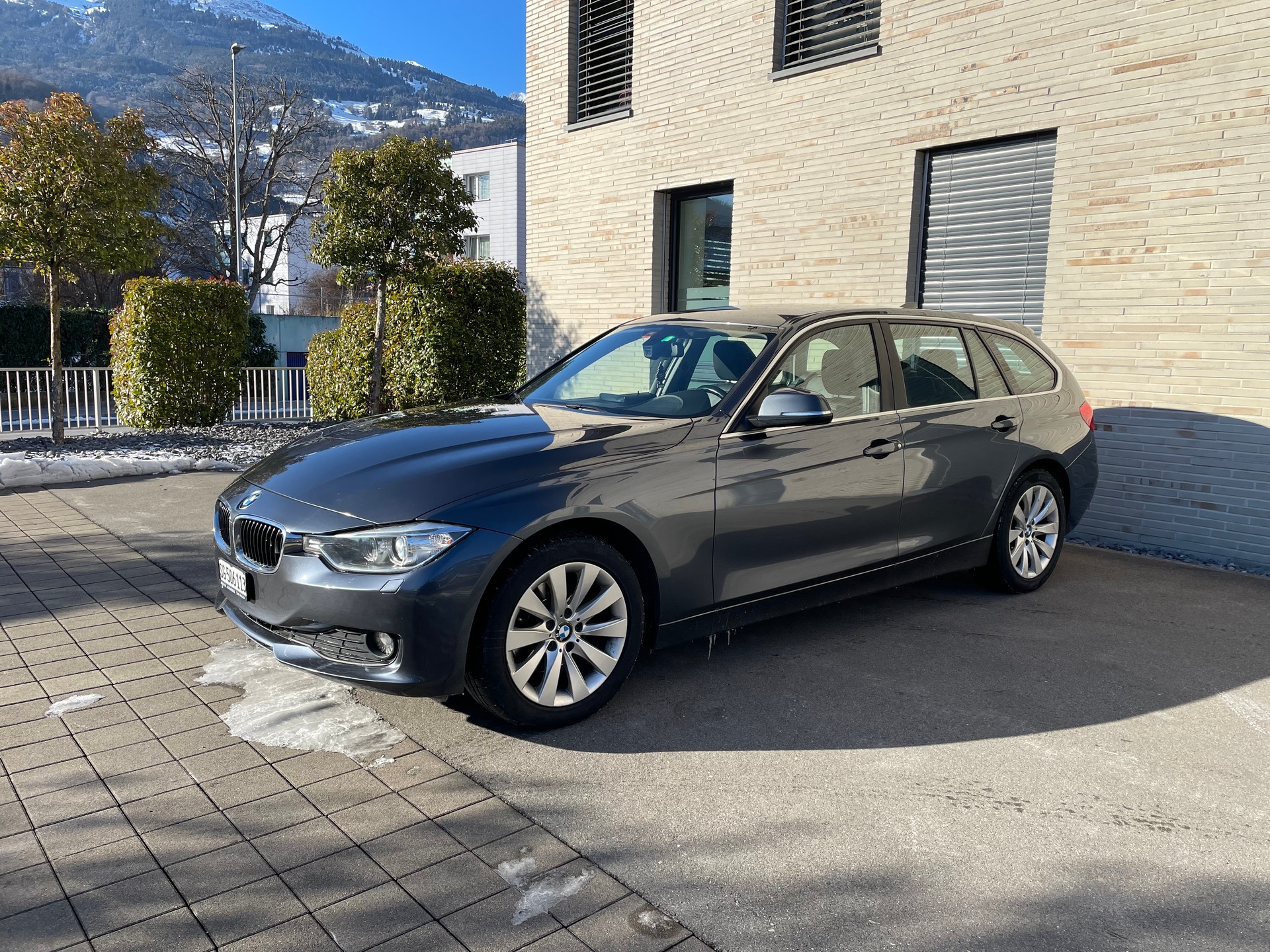 BMW 320d xDrive Touring Sport Line Steptronic-image-2