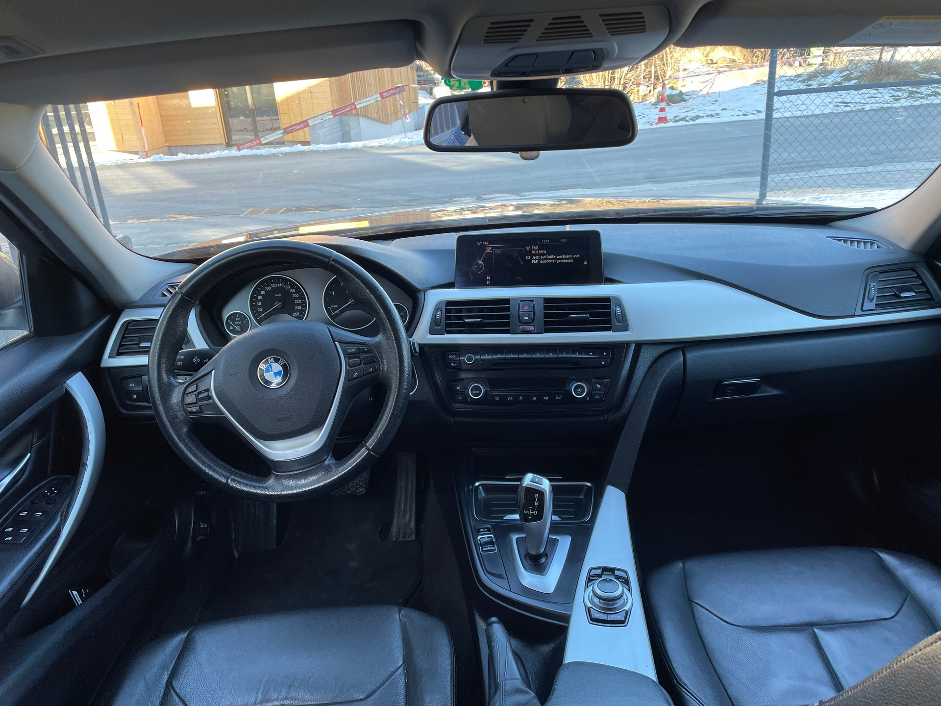 BMW 320d xDrive Touring Sport Line Steptronic-image-15