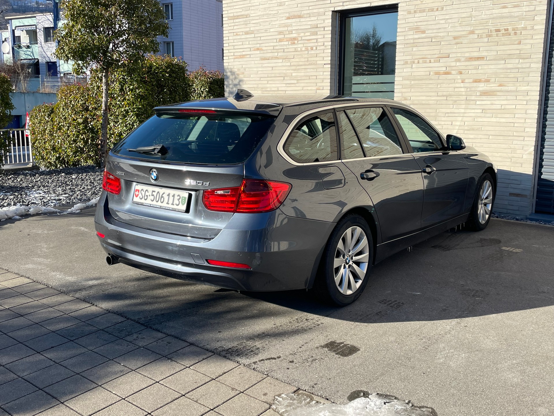 BMW 320d xDrive Touring Sport Line Steptronic-image-8