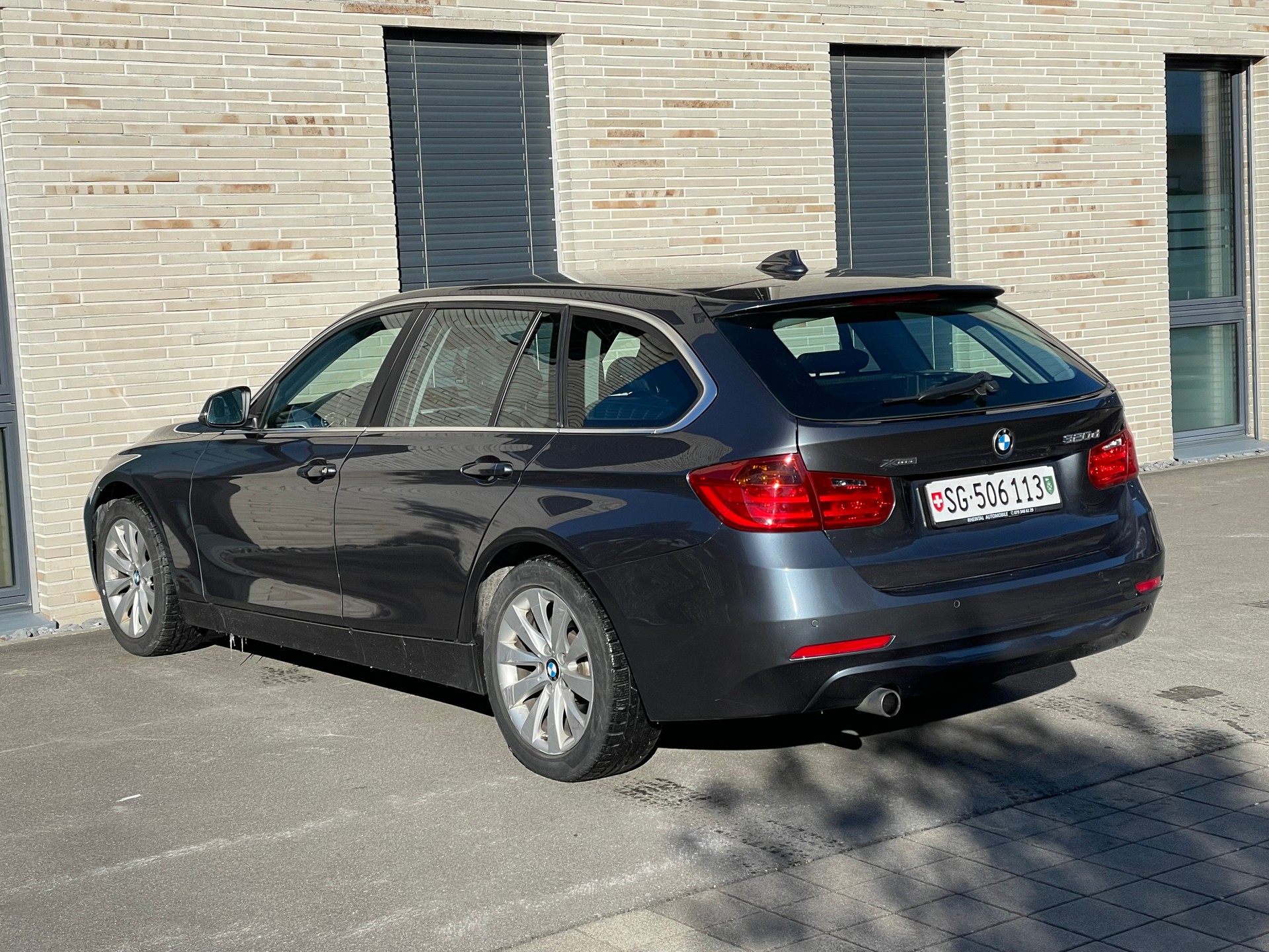 BMW 320d xDrive Touring Sport Line Steptronic-image-11